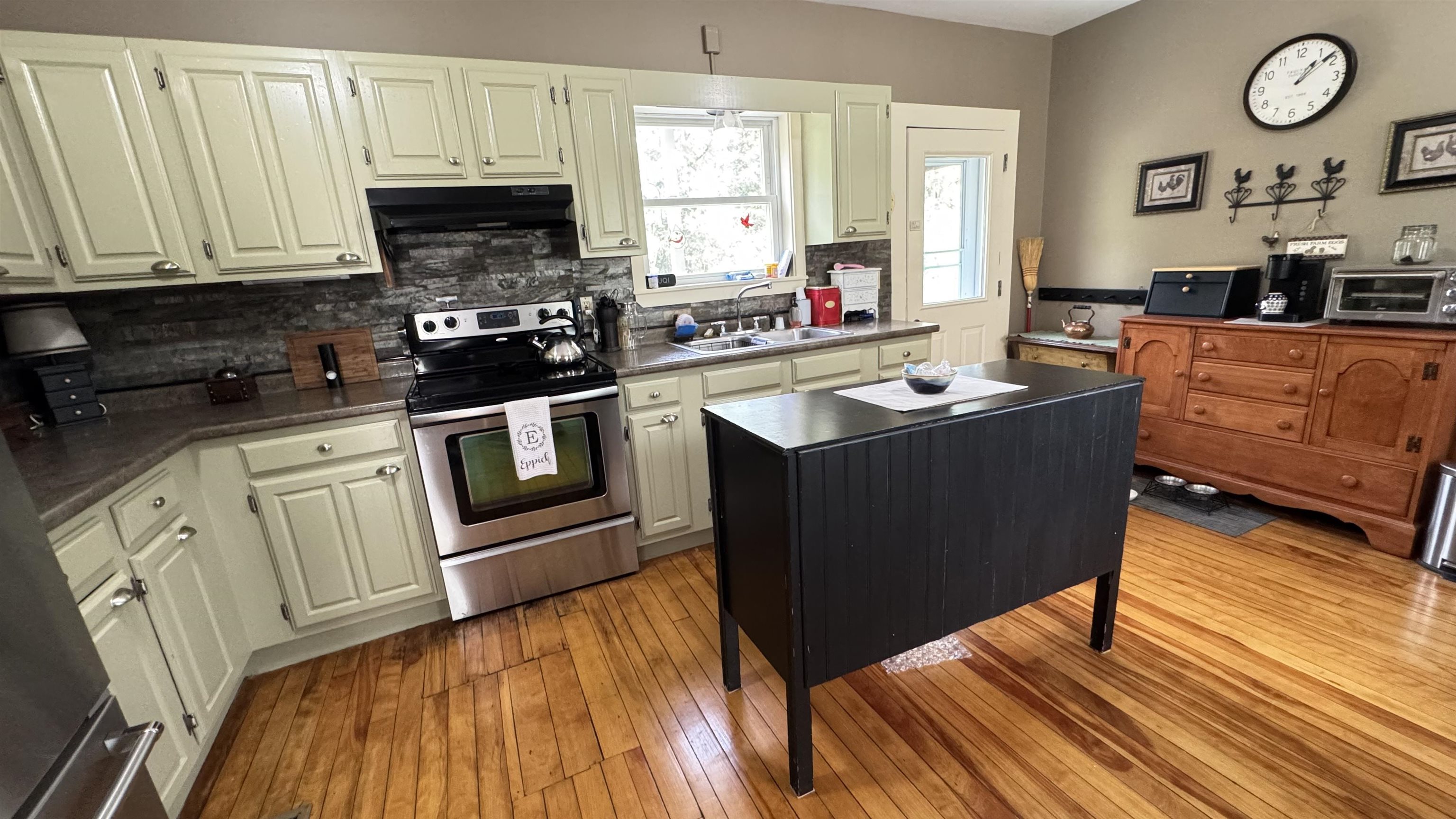 Photo 3 of Single family home for sale at 10 Pearl St, Randolph, VT 05060 | MLS# 5110302 | Listing updated on 2026-09-18