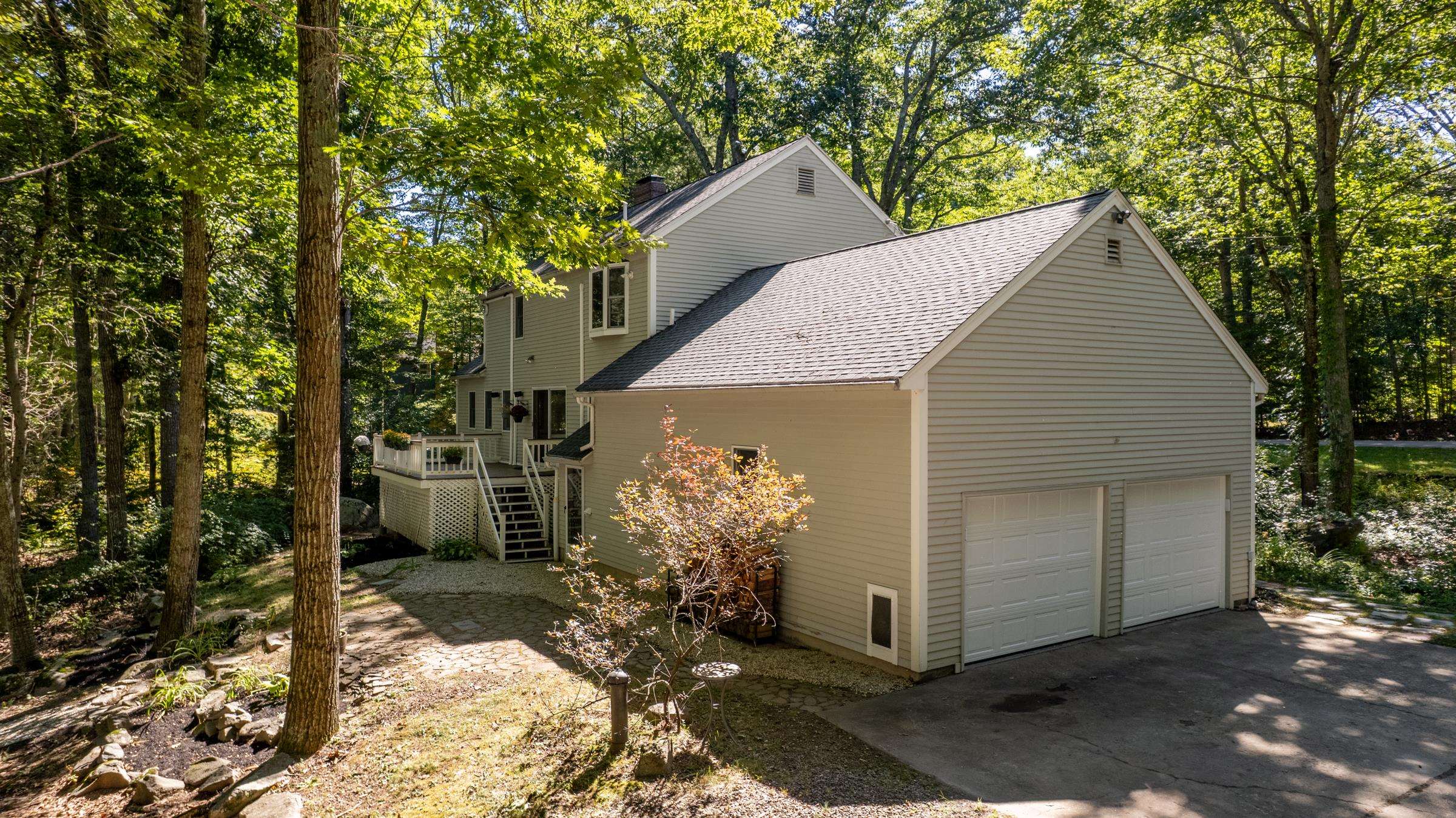 Photo 4 of Single family home for sale at 9 Millstream Dr, Exeter, NH 03833 | MLS# 5110307 | Listing updated on 2026-09-17