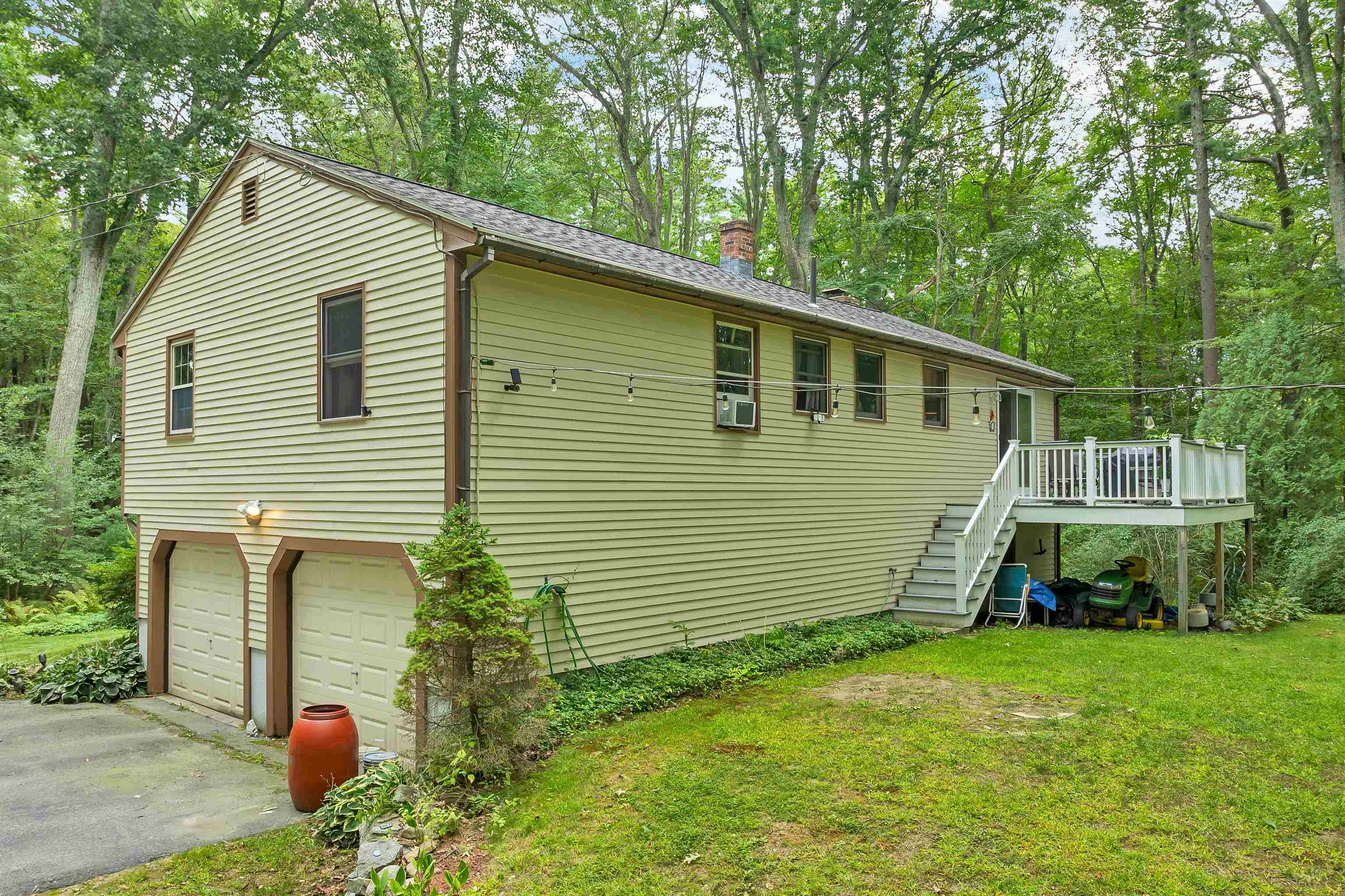 Photo 4 of Single family home for sale at 11 Dodge Rd, Hampton Falls, NH 03844 | MLS# 5110318 | Listing updated on 2026-09-17