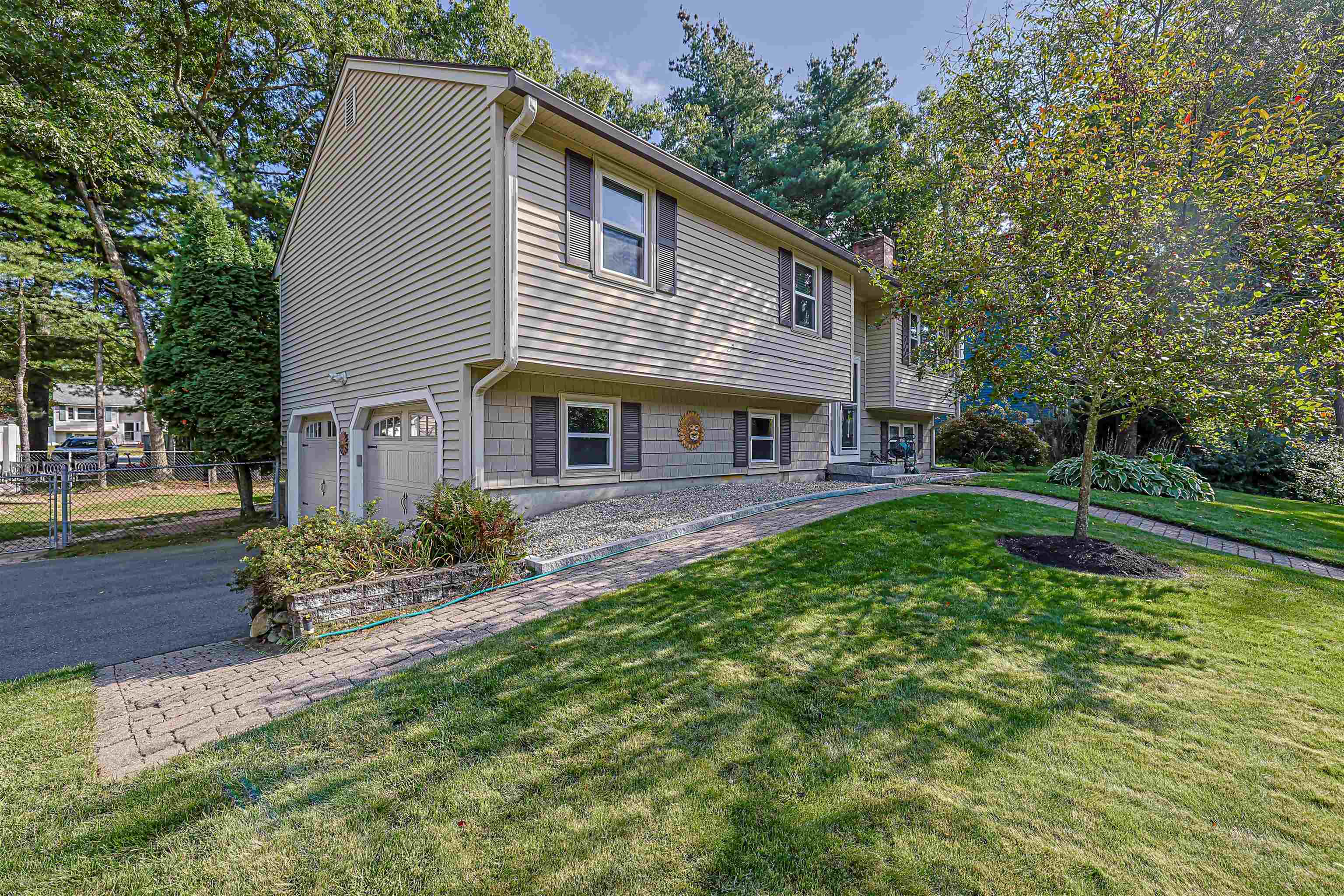 Photo 3 of Single family home for sale at 9 Jolori Ln, Nashua, NH 03062 | MLS# 5110320 | Listing updated on 2026-09-18