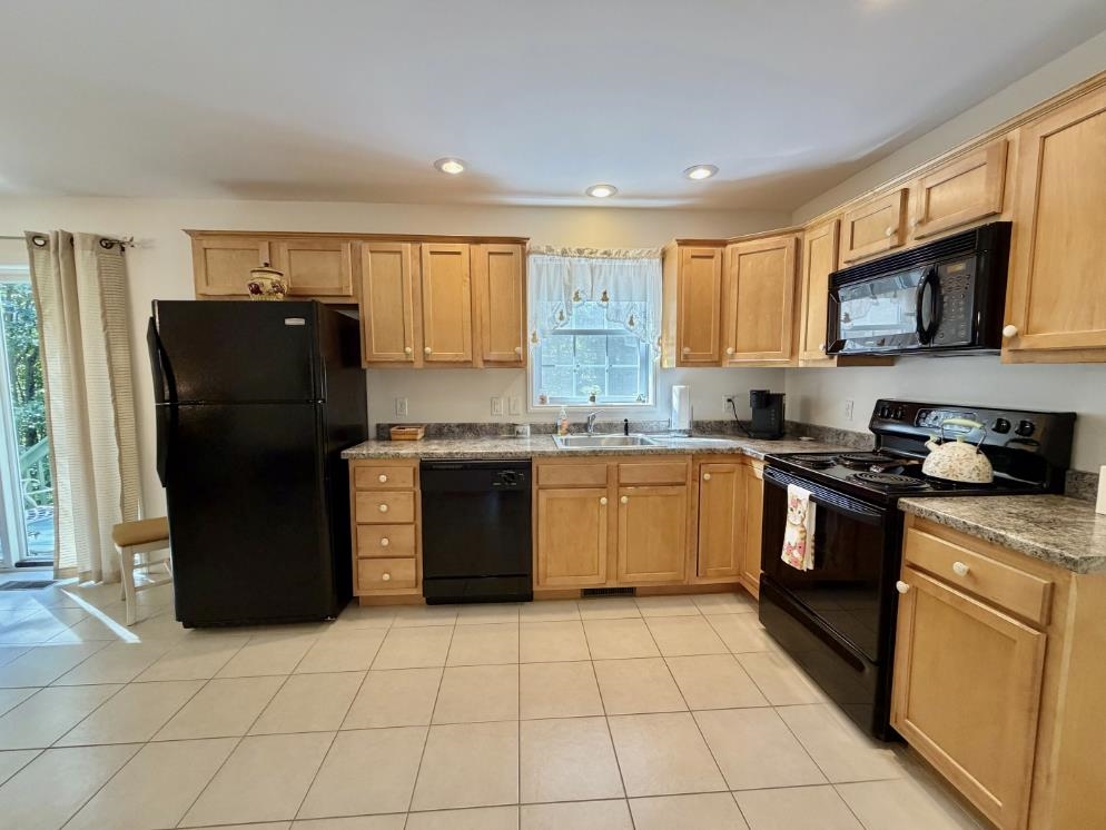 Photo 3 of Single family home for sale at 11 Hawthorne Cir, Somersworth, NH 03878 | MLS# 5110331 | Listing updated on 2026-09-17