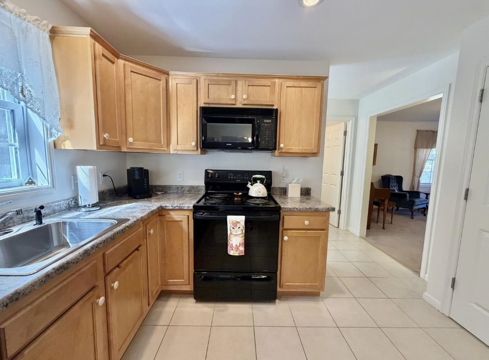 Photo 4 of Single family home for sale at 11 Hawthorne Cir, Somersworth, NH 03878 | MLS# 5110331 | Listing updated on 2026-09-17