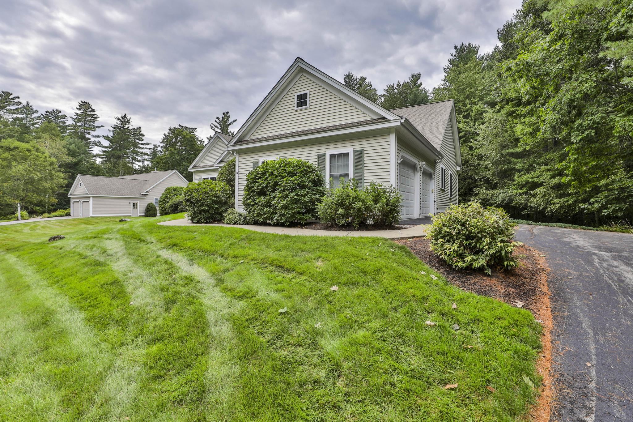 Photo 3 of Single family home for sale at 14 Hancock Dr, Bedford, NH 03110 | MLS# 5110335 | Listing updated on 2026-09-19