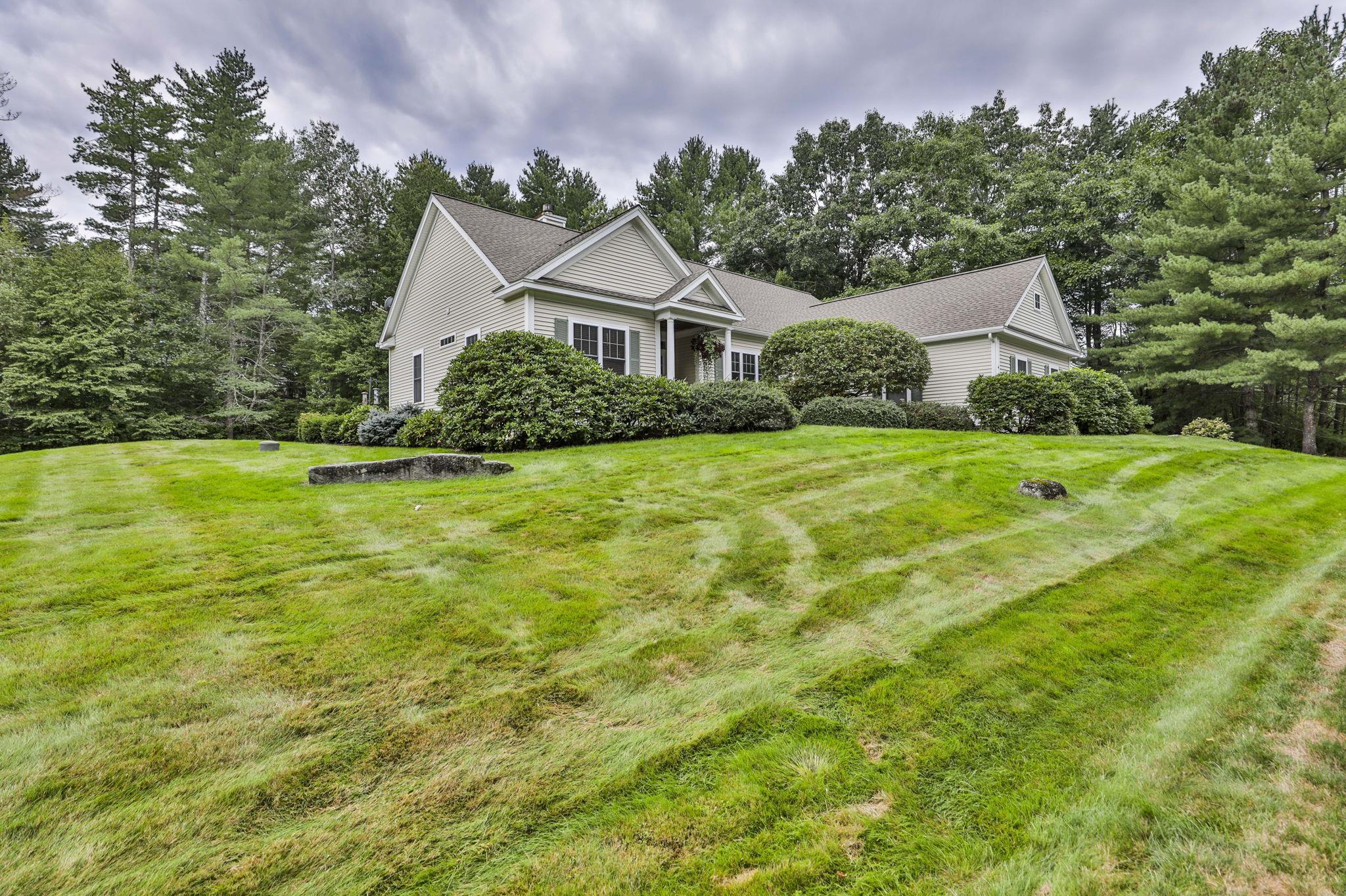 Photo 4 of Single family home for sale at 14 Hancock Dr, Bedford, NH 03110 | MLS# 5110335 | Listing updated on 2026-09-19