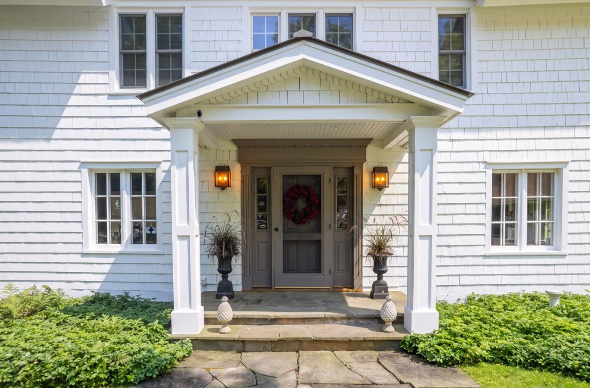 Photo 2 of Single family home for sale at 844 E Manchester Rd, Manchester, VT 05255 | MLS# 5110342 | Listing updated on 2026-09-18