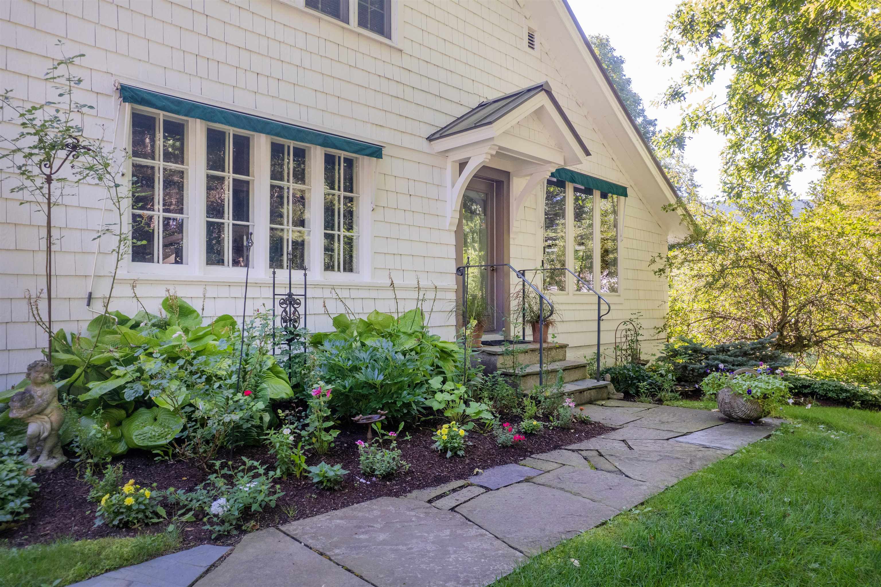 Photo 3 of Single family home for sale at 844 E Manchester Rd, Manchester, VT 05255 | MLS# 5110342 | Listing updated on 2026-09-18