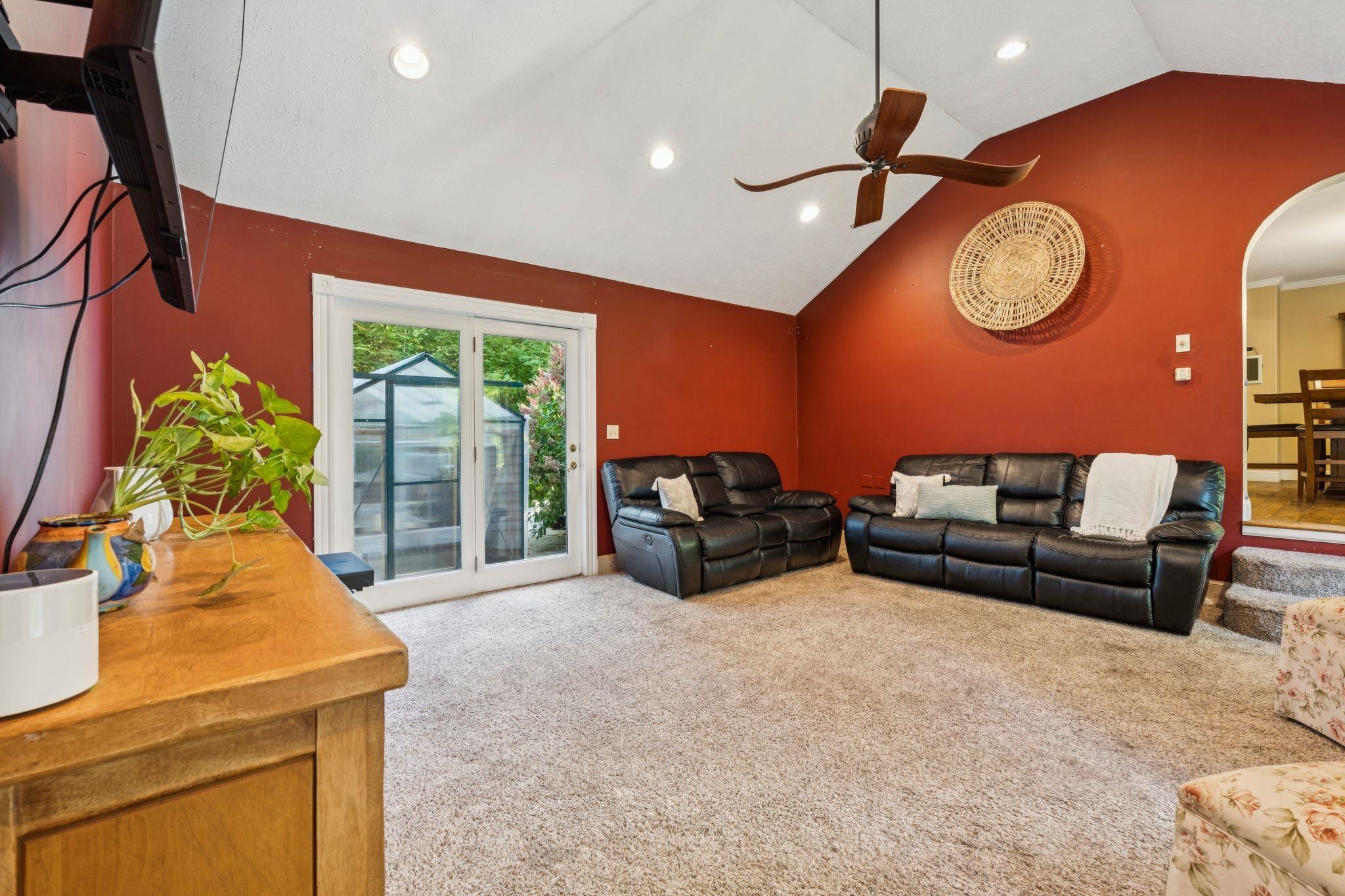Photo 4 of Single family home for sale at 856 2nd Nh Turnpike, Hillsboro, NH 03244 | MLS# 5110355 | Listing updated on 2026-09-17
