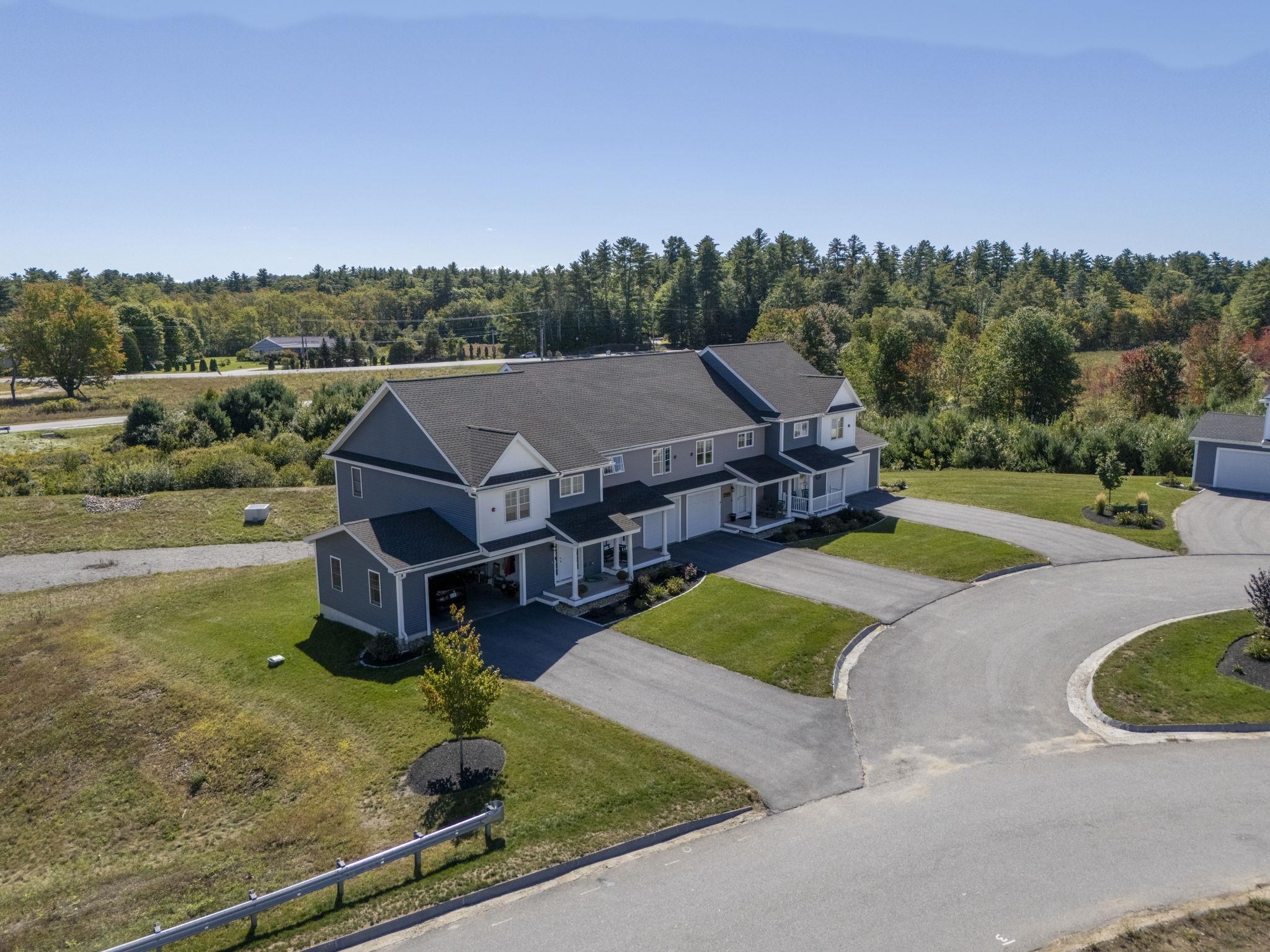Photo 2 of Townhouse for sale at 4 Autumn Ln, Raymond, NH 03077 | MLS# 5110359 | Listing updated on 2026-10-06