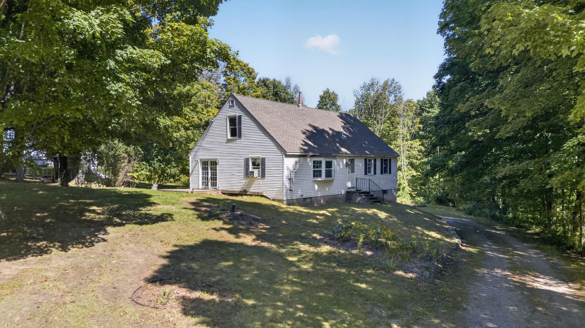 Photo 2 of Single family home for sale at 454 E Dunbarton Rd, Goffstown, NH 03045 | MLS# 5110369 | Listing updated on 2026-09-17