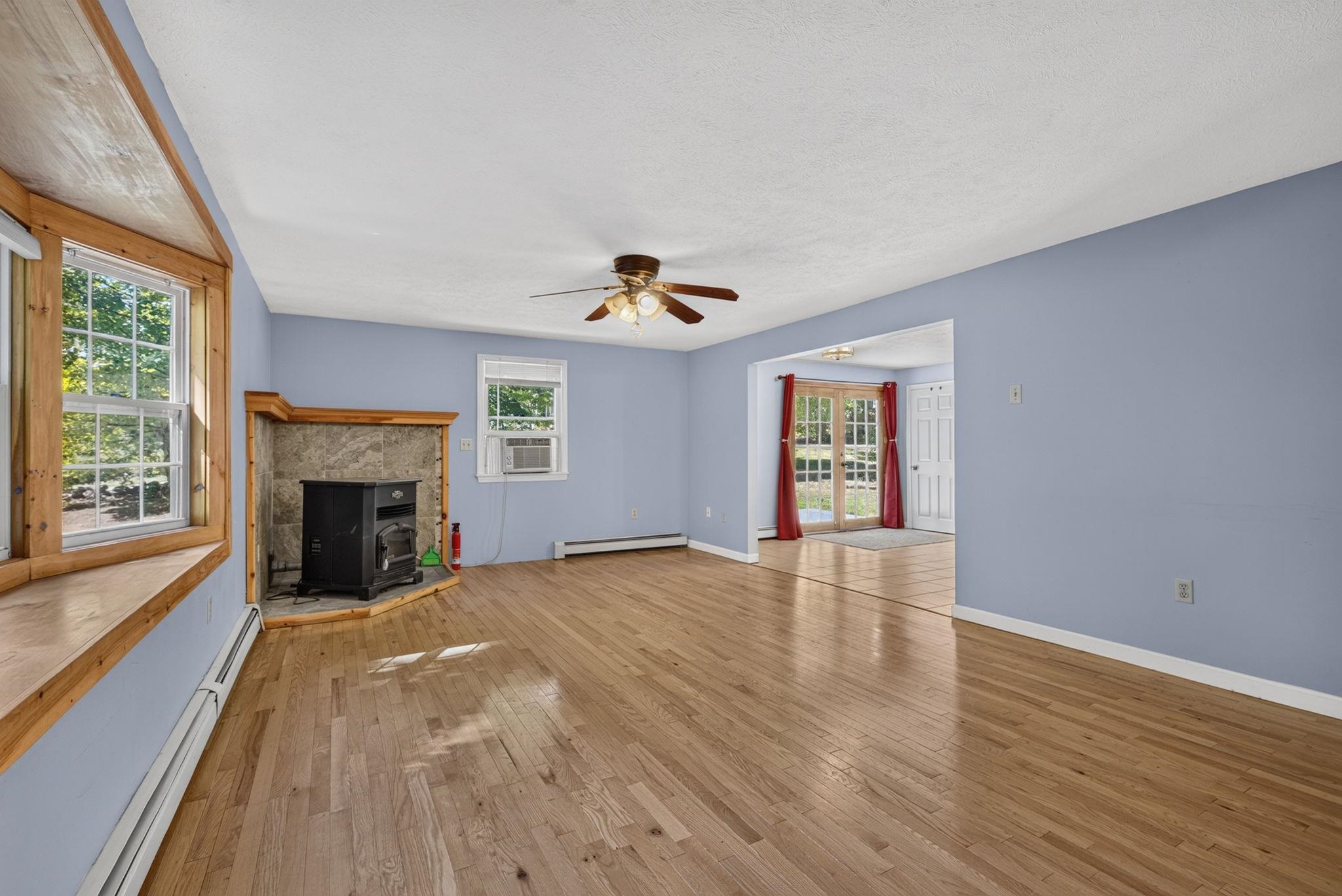 Photo 3 of Single family home for sale at 454 E Dunbarton Rd, Goffstown, NH 03045 | MLS# 5110369 | Listing updated on 2026-09-17