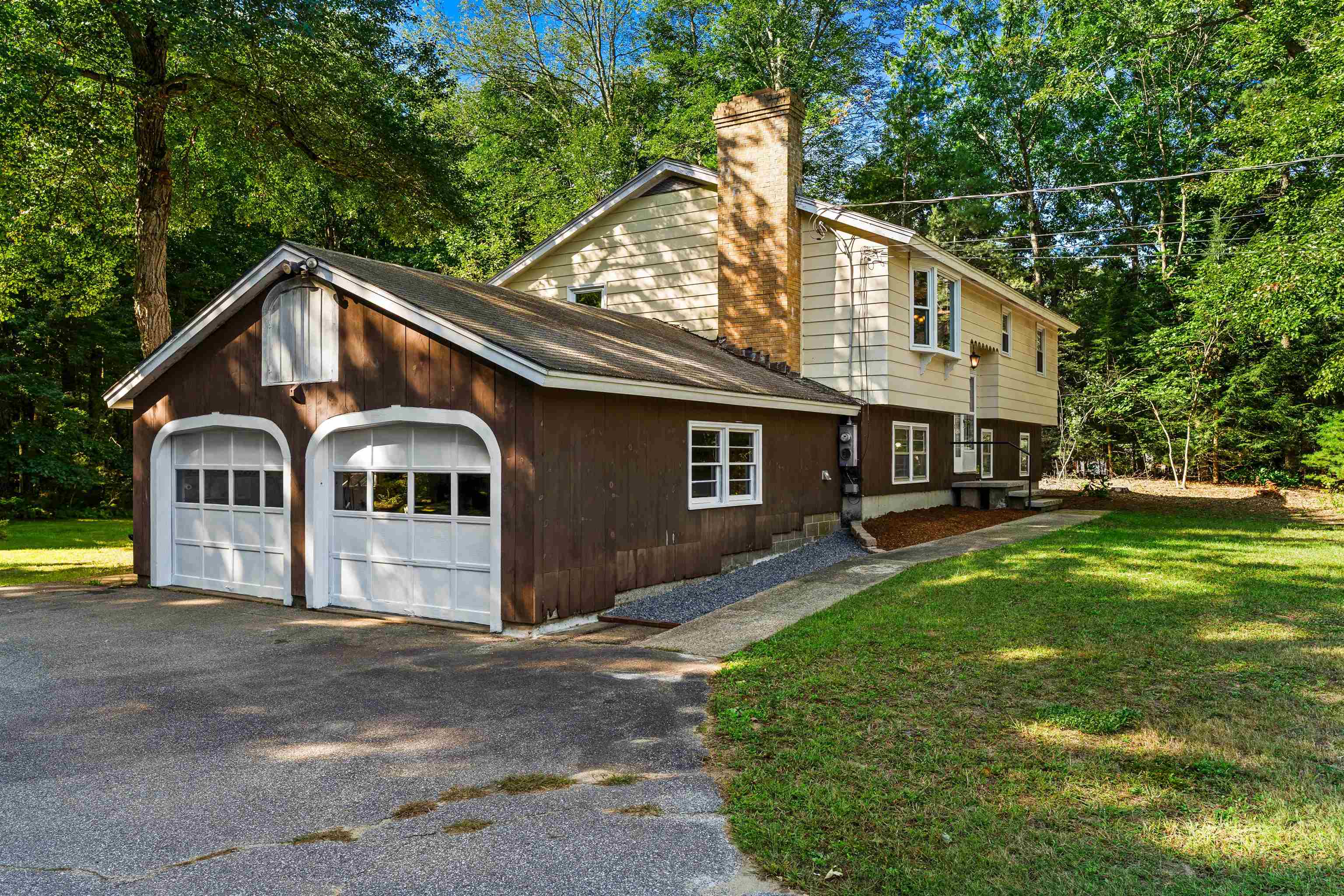 Photo 2 of Single family home for sale at 9 Brook Rd, Litchfield, NH 03052 | MLS# 5110372 | Listing updated on 2026-09-17