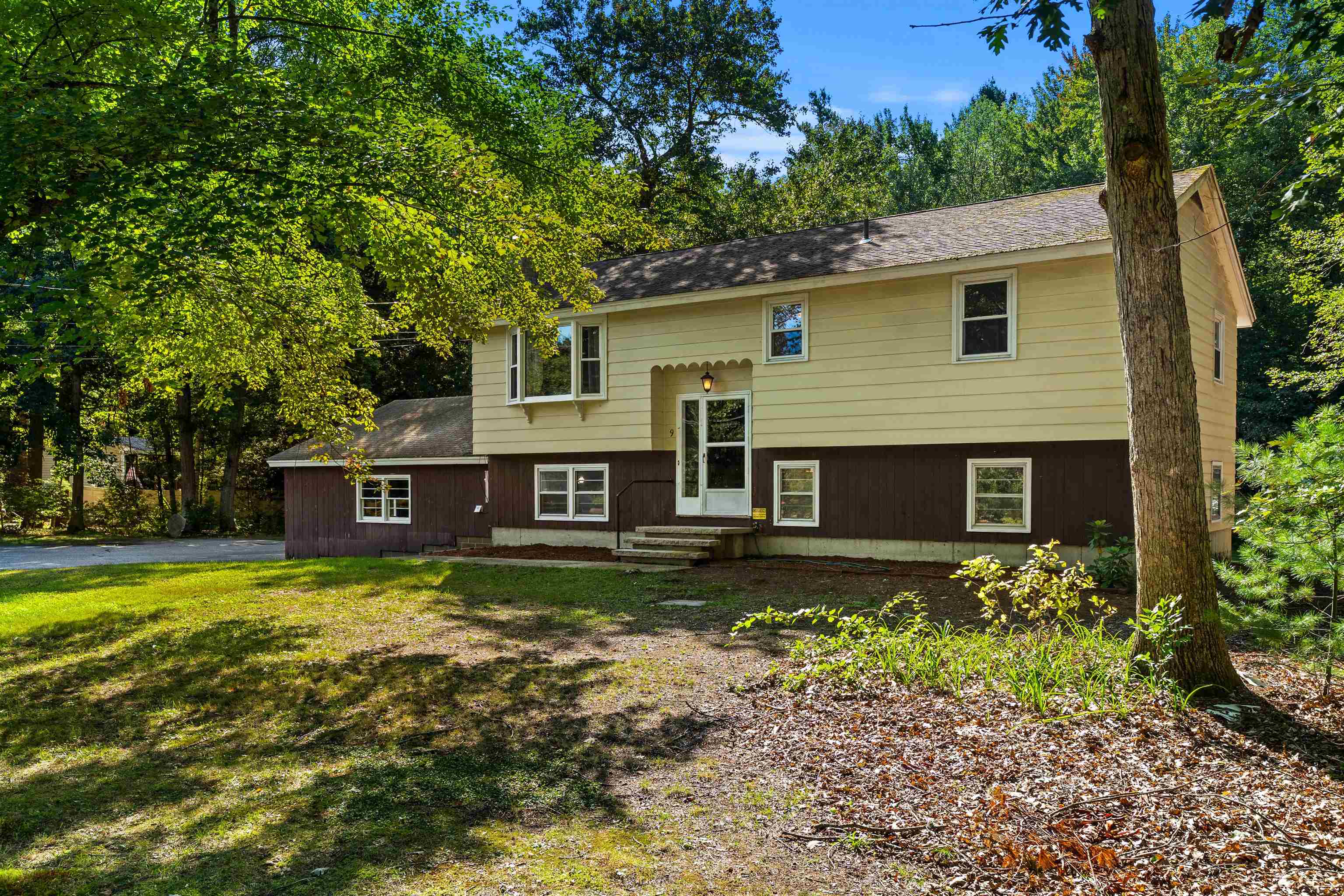 Photo 3 of Single family home for sale at 9 Brook Rd, Litchfield, NH 03052 | MLS# 5110372 | Listing updated on 2026-09-17