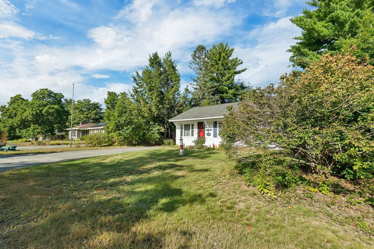 Photo 3 of Single family home for sale at 33 Cushing Blvd, Rochester, NH 03867 | MLS# 5110377 | Listing updated on 2026-09-18