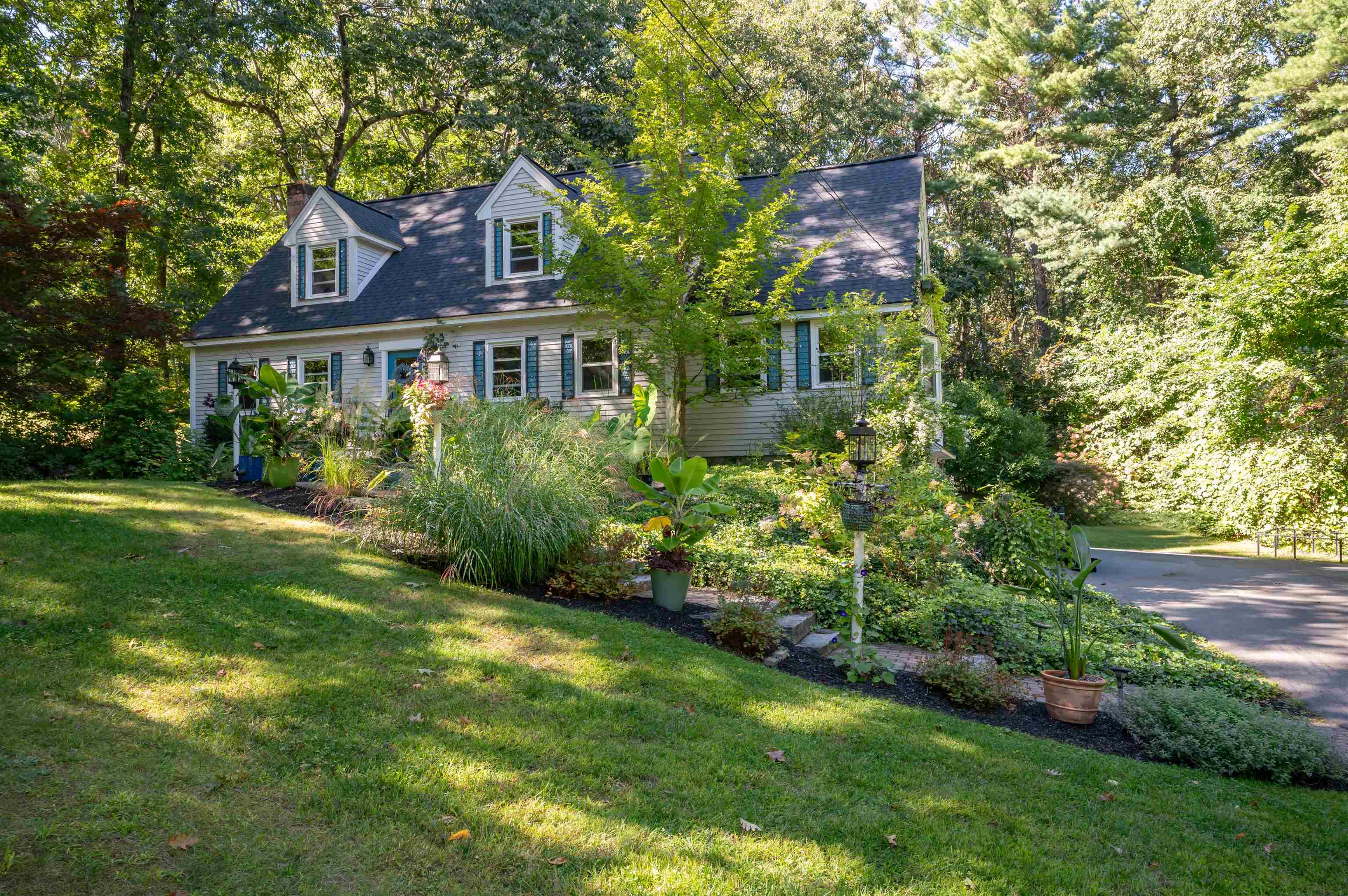 Photo 1 of Single family home for sale at 16 Teloian Dr, Hudson, NH 03051 | MLS# 5110384 | Listing updated on 2026-09-17
