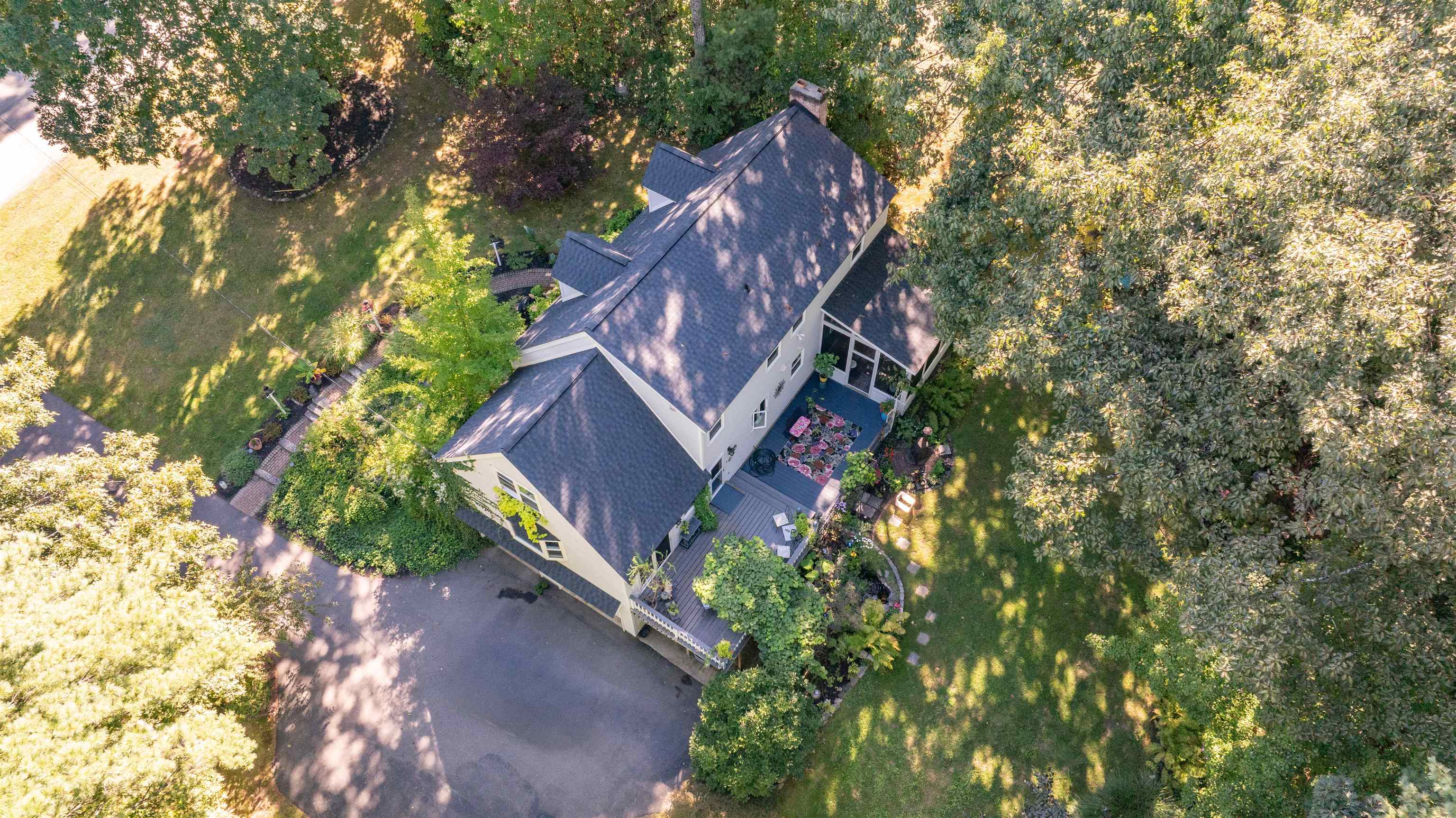 Photo 4 of Single family home for sale at 16 Teloian Dr, Hudson, NH 03051 | MLS# 5110384 | Listing updated on 2026-09-17
