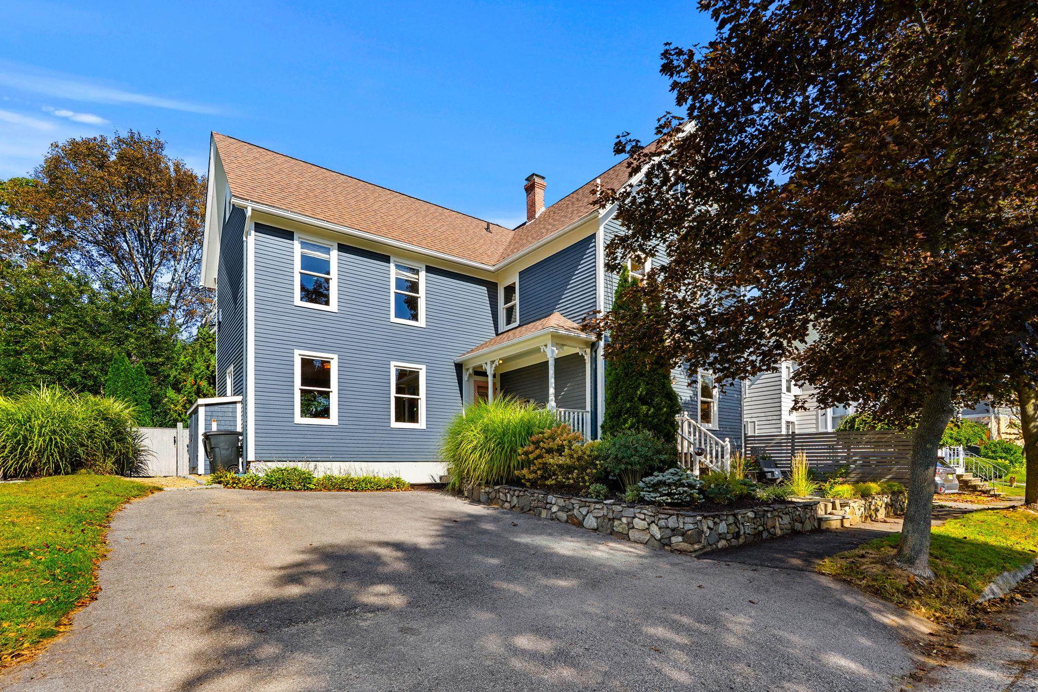 Photo 2 of Single family home for sale at 139 Clinton St, Portsmouth, NH 03801 | MLS# 5110386 | Listing updated on 2026-09-18