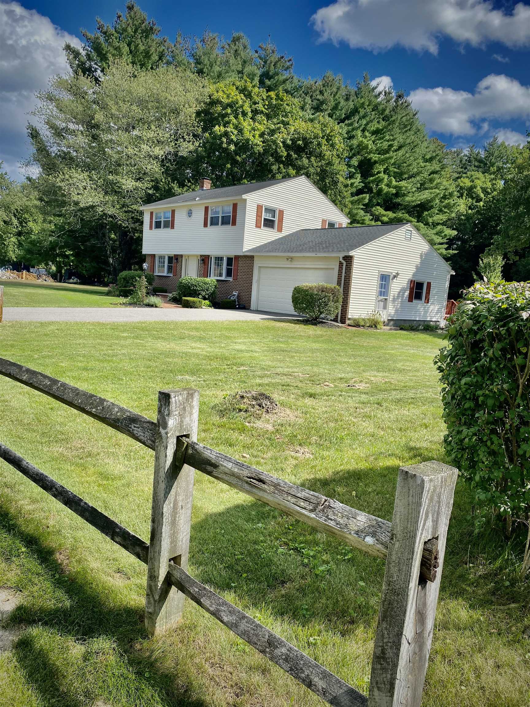 Photo 3 of Single family home for sale at 8 Southgate Dr, Bedford, NH 03110 | MLS# 5110395 | Listing updated on 2026-09-17