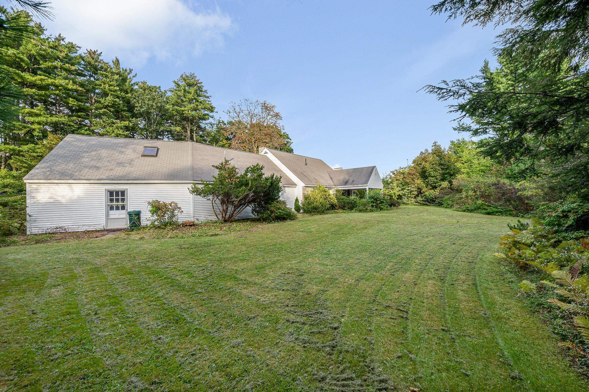 Photo 2 of Single family home for sale at 40 Kaufmann Dr, Peterborough, NH 03458 | MLS# 5110402 | Listing updated on 2026-09-18