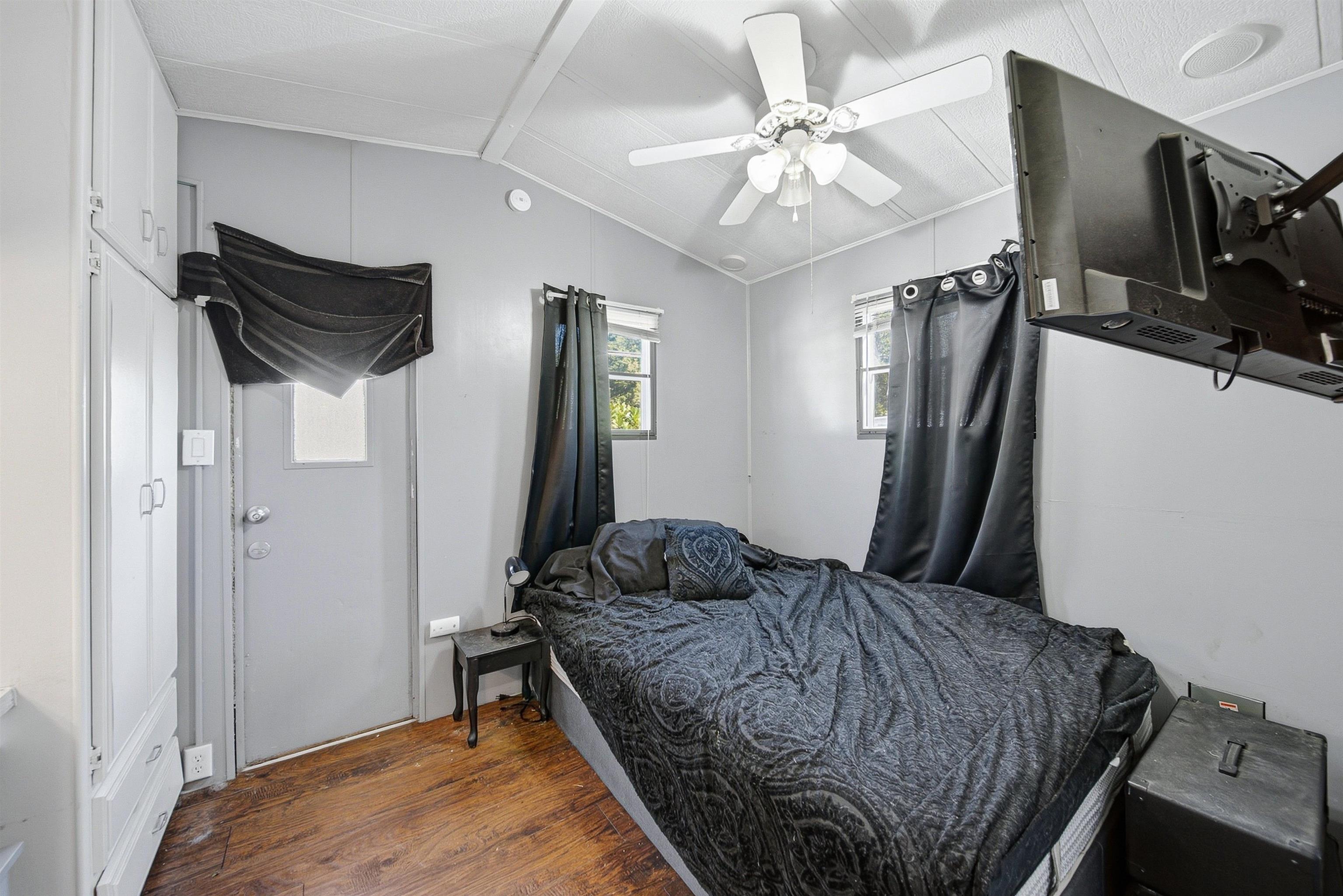 Photo 17 of 25