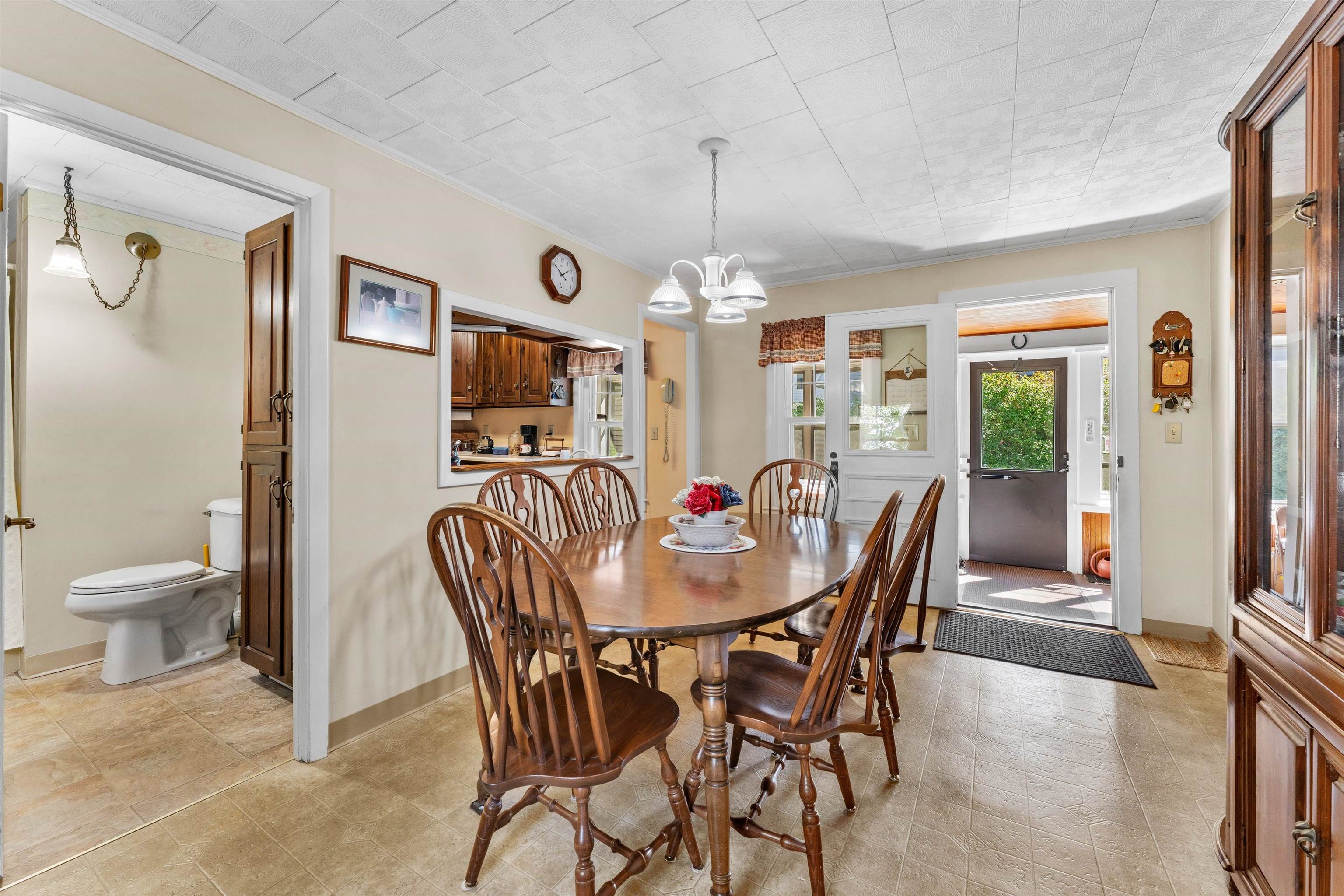 Photo 4 of Single family home for sale at 122 S Lincoln St, Keene, NH 03431 | MLS# 5110443 | Listing updated on 2026-09-18