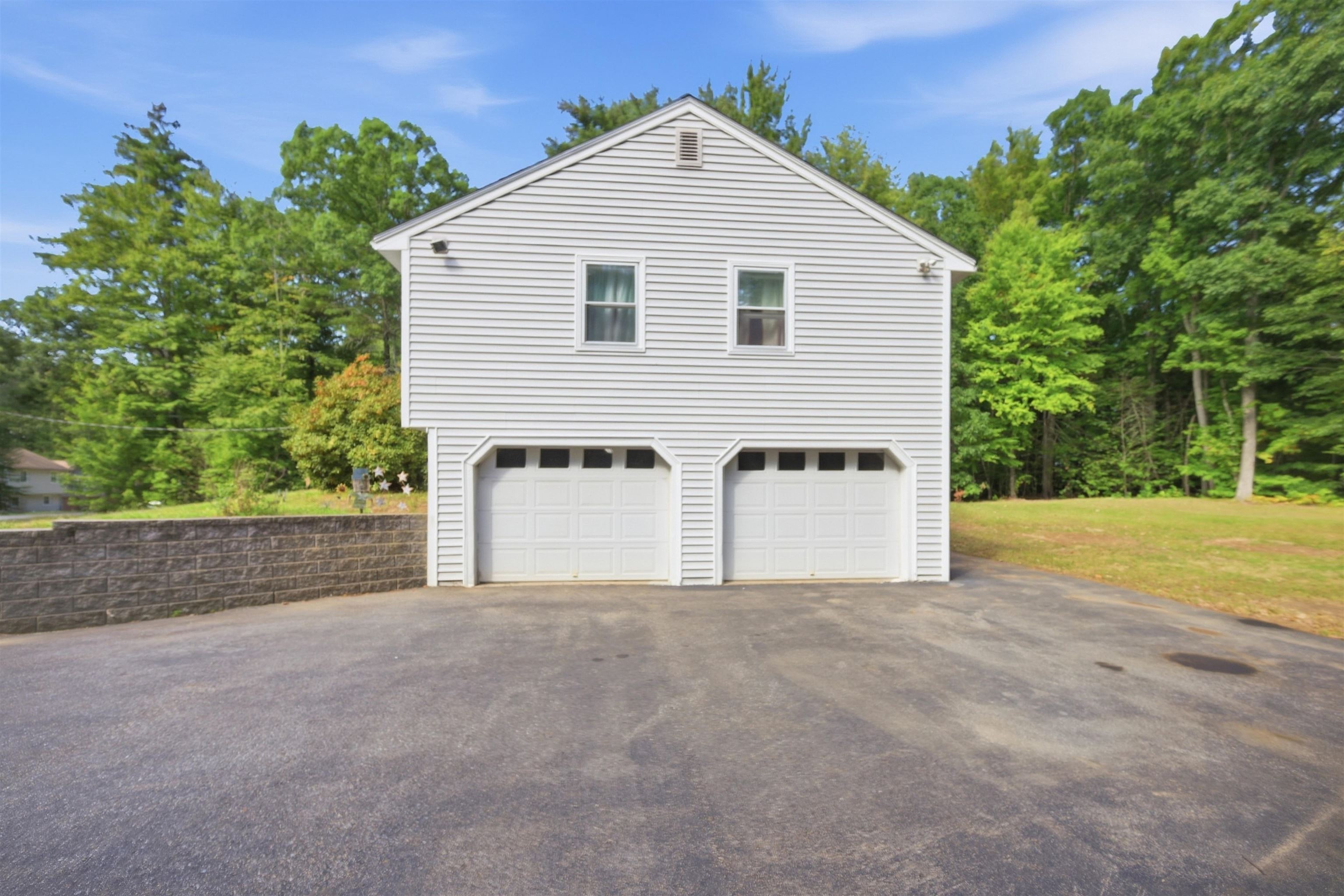 Photo 3 of Single family home for sale at 62 Royal Range Rd, Sandown, NH 03873 | MLS# 5110497 | Listing updated on 2026-09-18