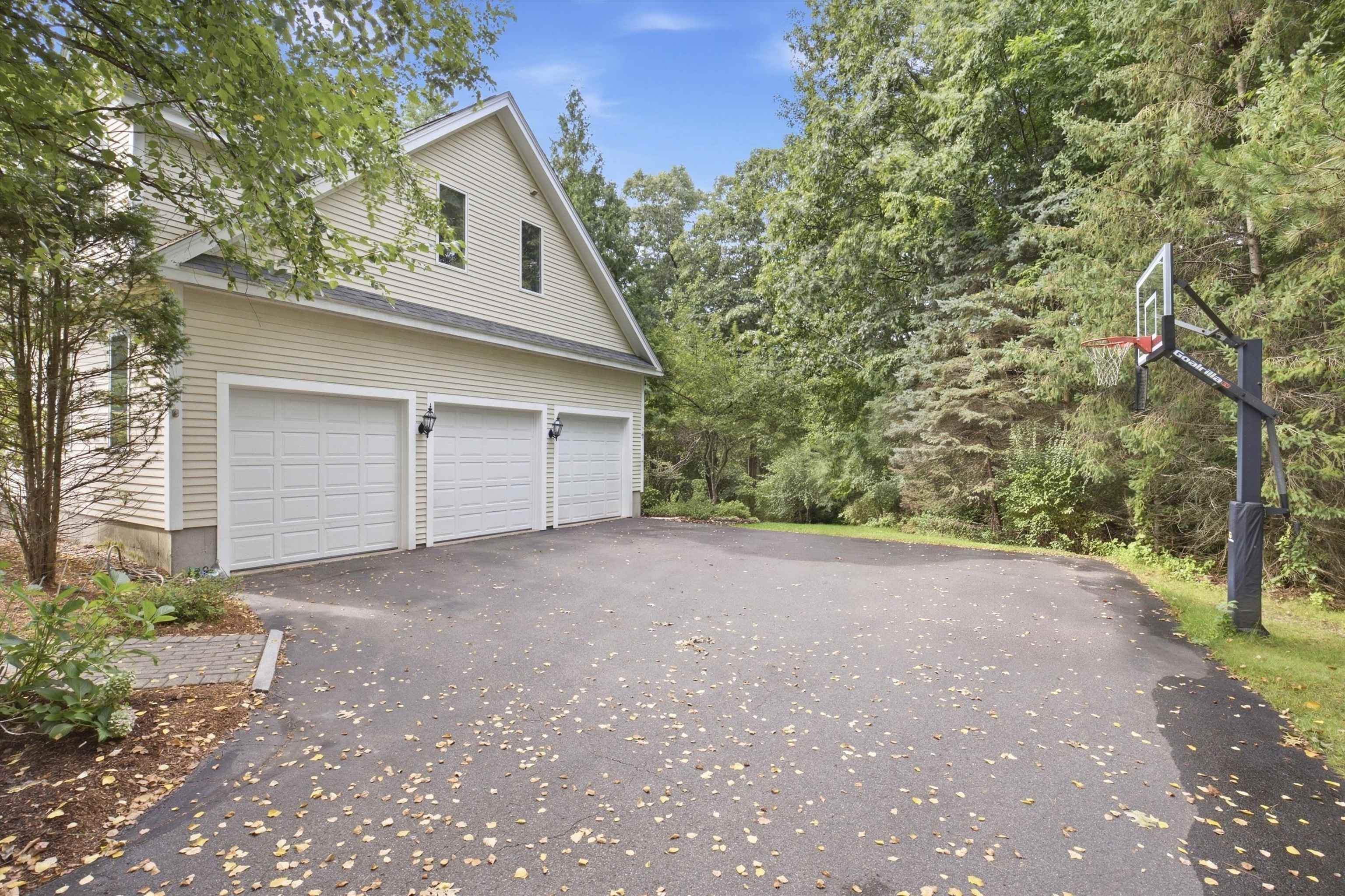 Photo 2 of Single family home for sale at 48 Colonel Daniels Dr, Bedford, NH 03110 | MLS# 5110524 | Listing updated on 2026-09-19