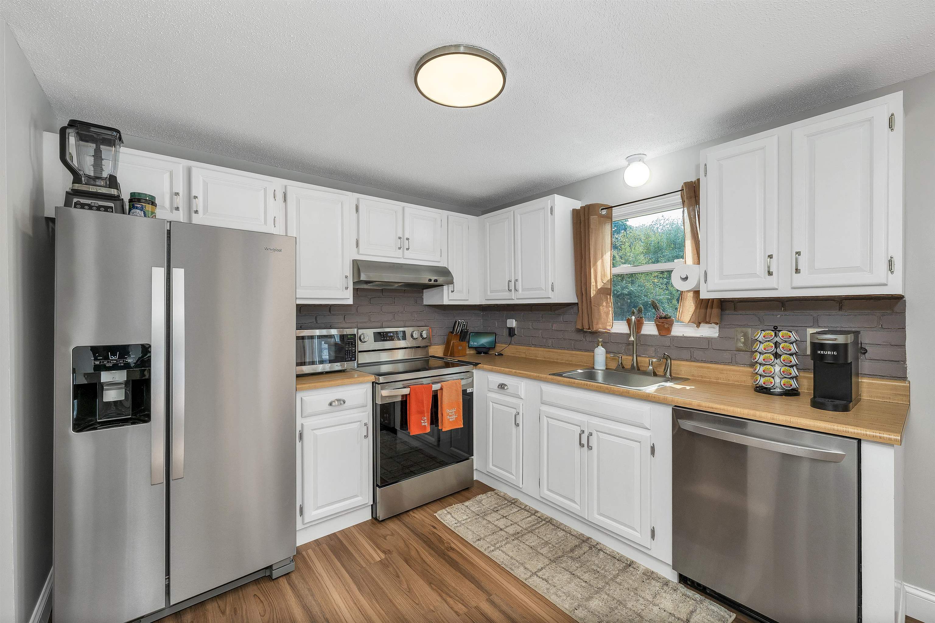 Photo 3 of Single family home for sale at 5 Renard St, Manchester, NH 03109 | MLS# 5110552 | Listing updated on 2026-09-19