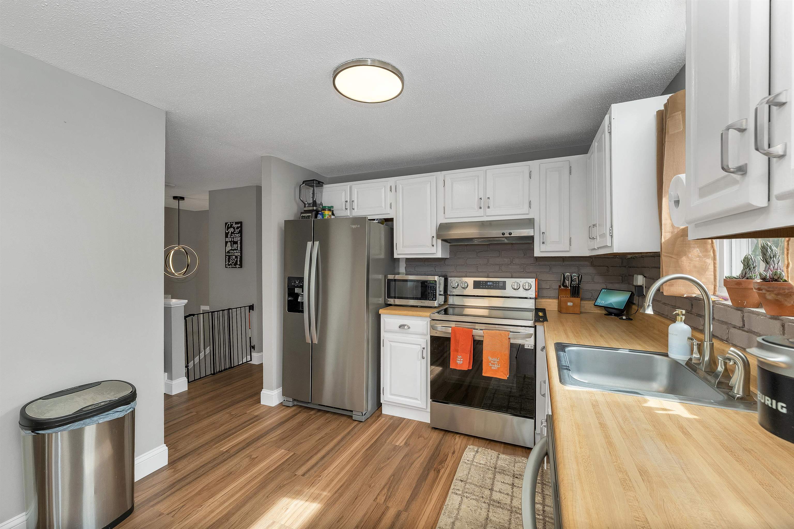 Photo 4 of Single family home for sale at 5 Renard St, Manchester, NH 03109 | MLS# 5110552 | Listing updated on 2026-09-19