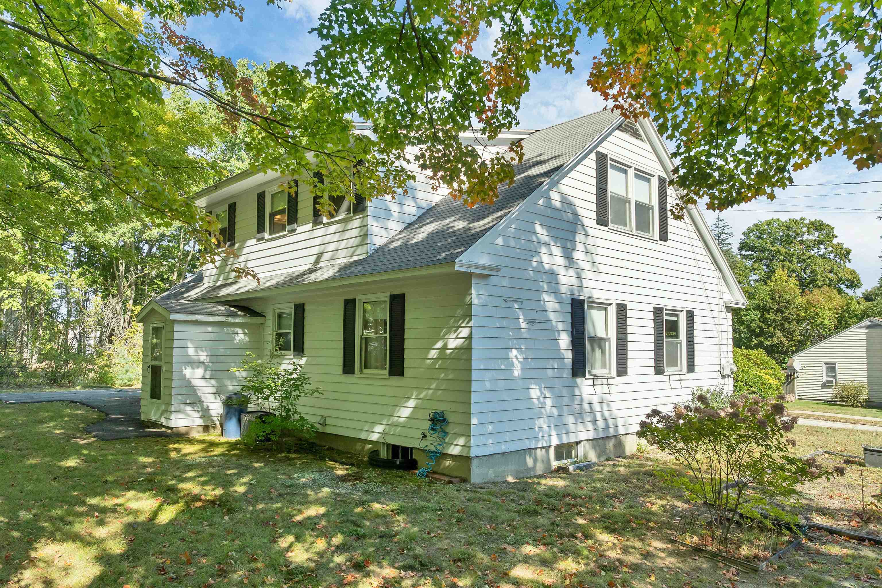 Photo 3 of Single family home for sale at 53 Rowell St, Laconia, NH 03246 | MLS# 5110573 | Listing updated on 2026-09-18