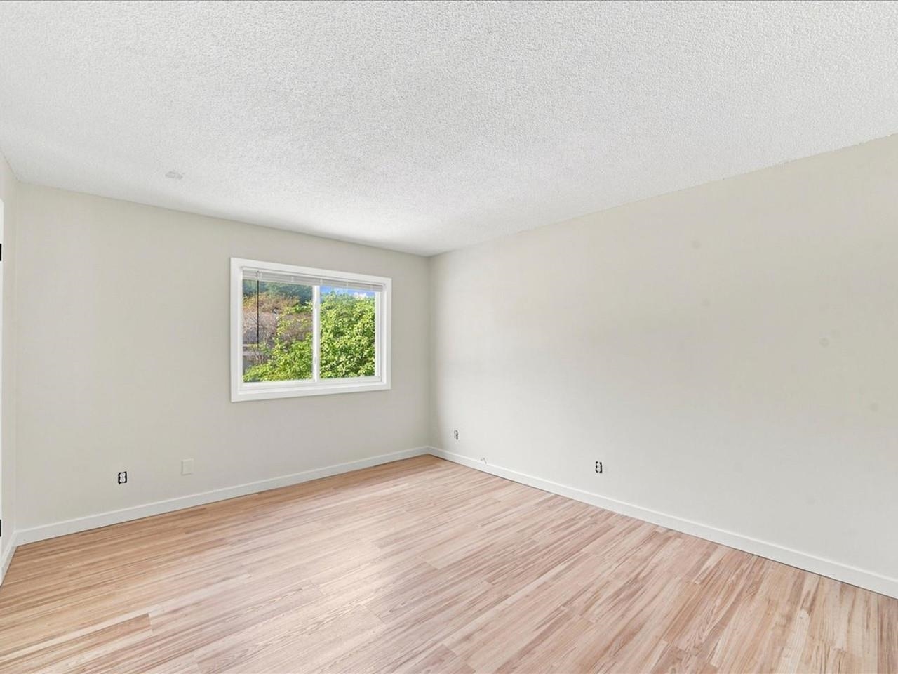 Photo 4 of Townhouse for sale at B2 Grandview Dr, South Burlington, VT 05403 | MLS# 5110583 | Listing updated on 2026-09-18