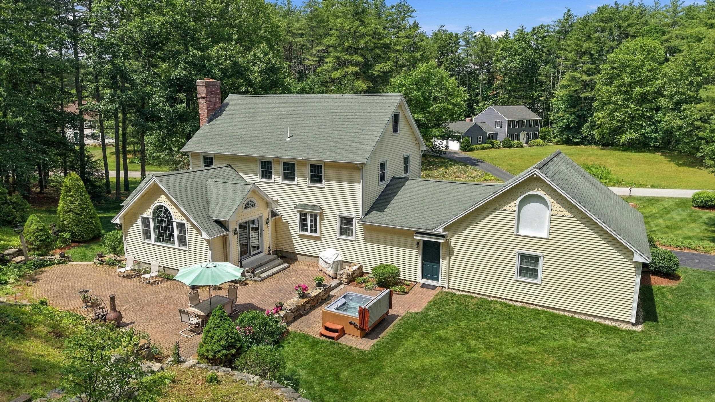 Photo 2 of Single family home for sale at 10 Winding Valley Rd, Hollis, NH 03049 | MLS# 5110586 | Listing updated on 2026-09-19