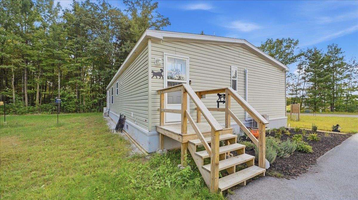 Photo 3 of Single family home for sale at 92 Easy St, Highgate Center, VT 05459 | MLS# 5110591 | Listing updated on 2026-09-19