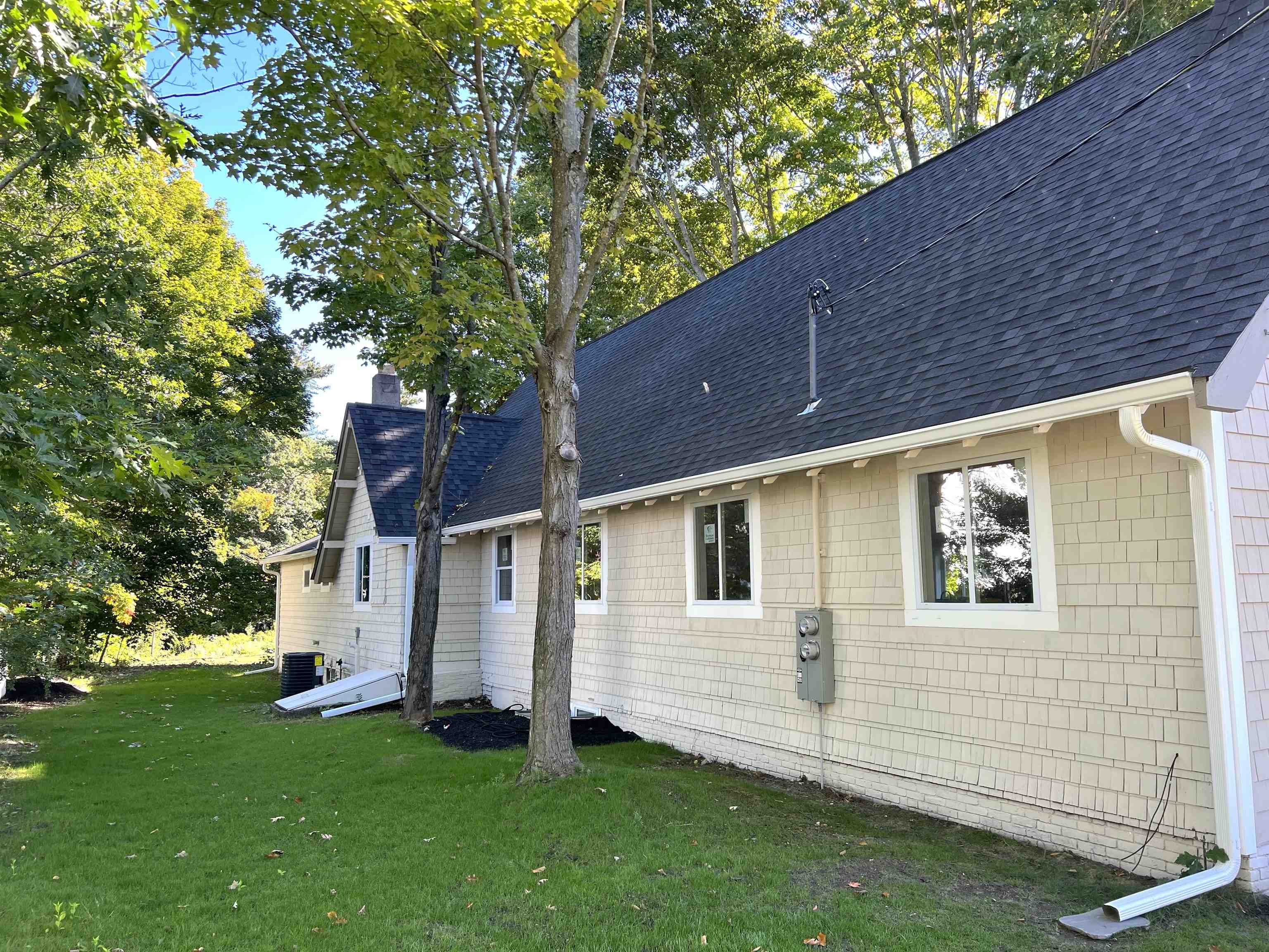 18 Oak Street, Derry, NH photo 3
