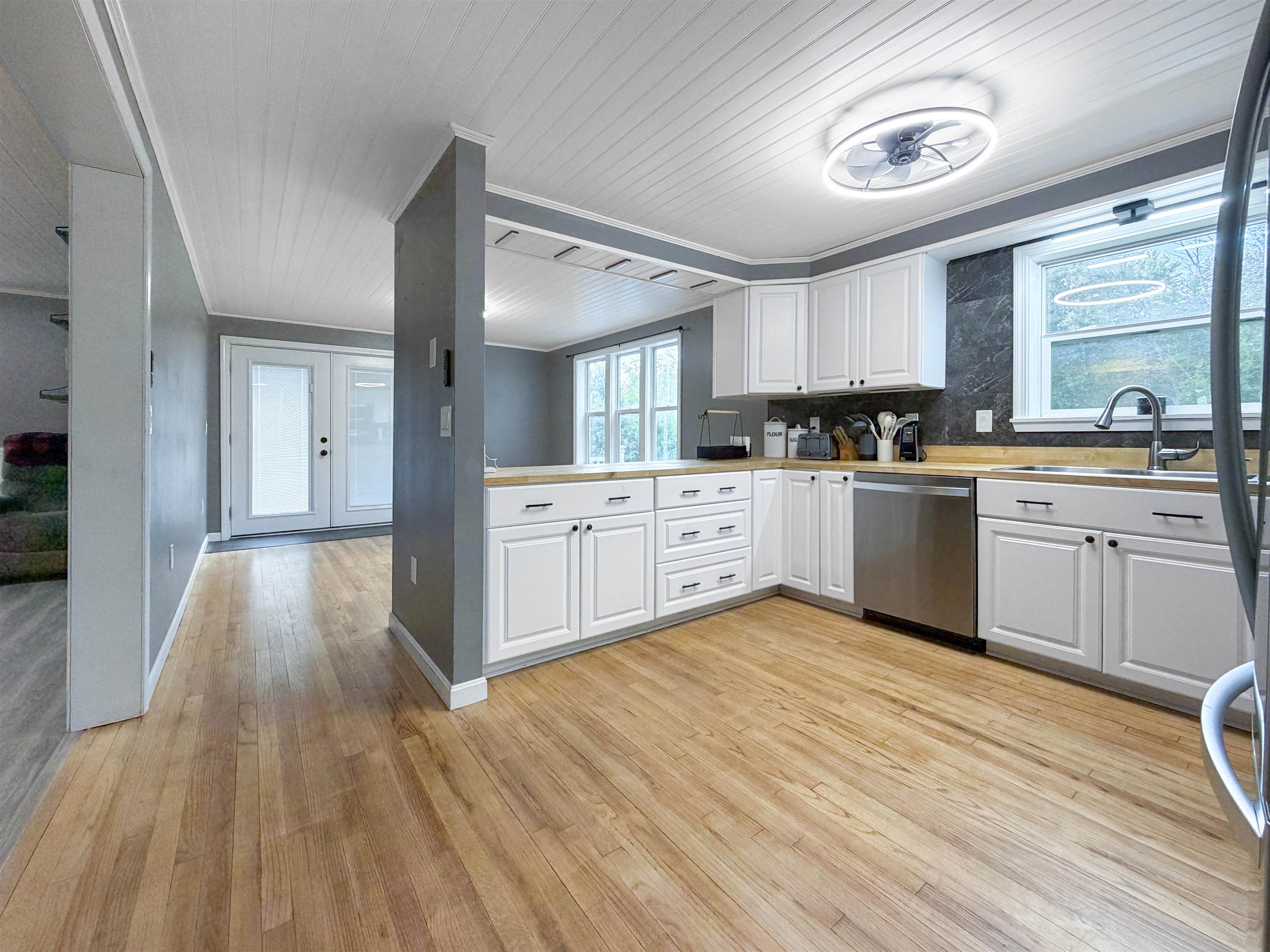 Photo 4 of Single family home for sale at 170 Lake St, Alburgh, VT 05440 | MLS# 5110610 | Listing updated on 2026-09-19