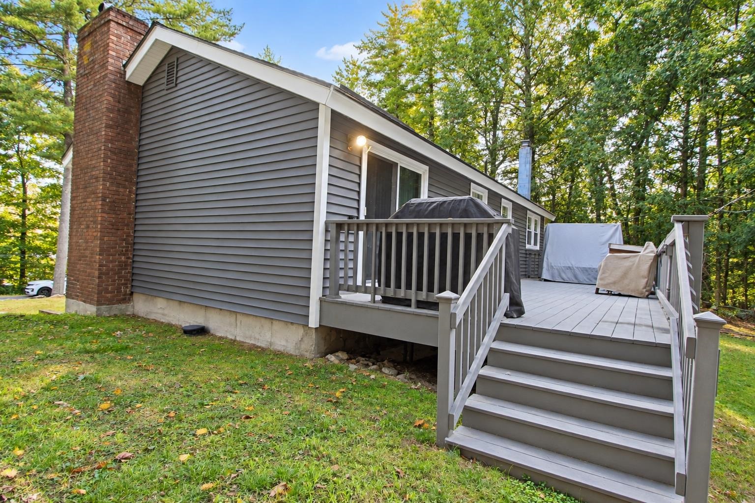 Photo 2 of Single family home for sale at 12 Roundtree Dr, Merrimack, NH 03054 | MLS# 5110611 | Listing updated on 2026-09-19