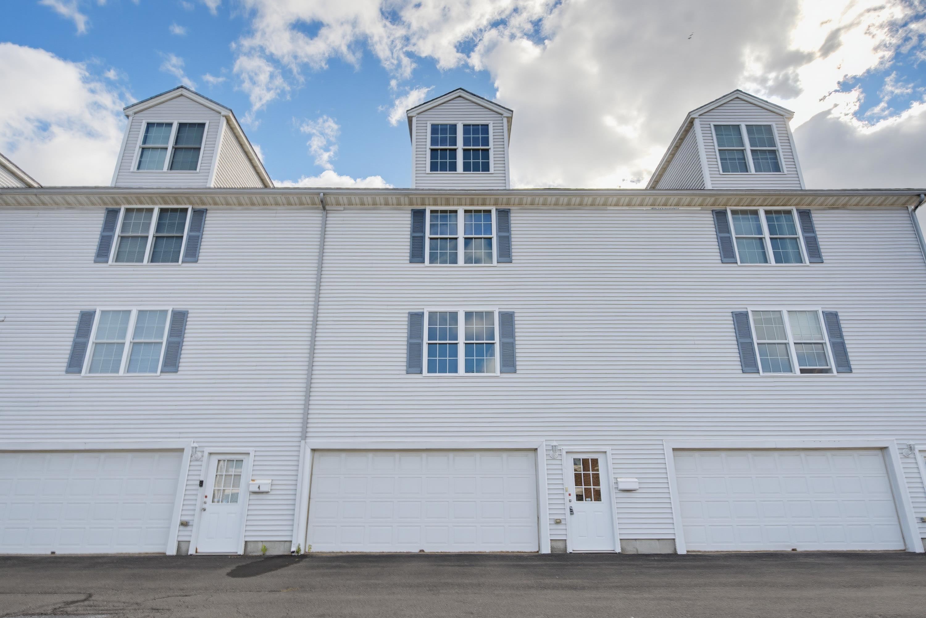 Photo 2 of Townhouse for sale at 101 Maple St #5, Manchester, NH 03103 | MLS# 5110643 | Listing updated on 2026-09-19