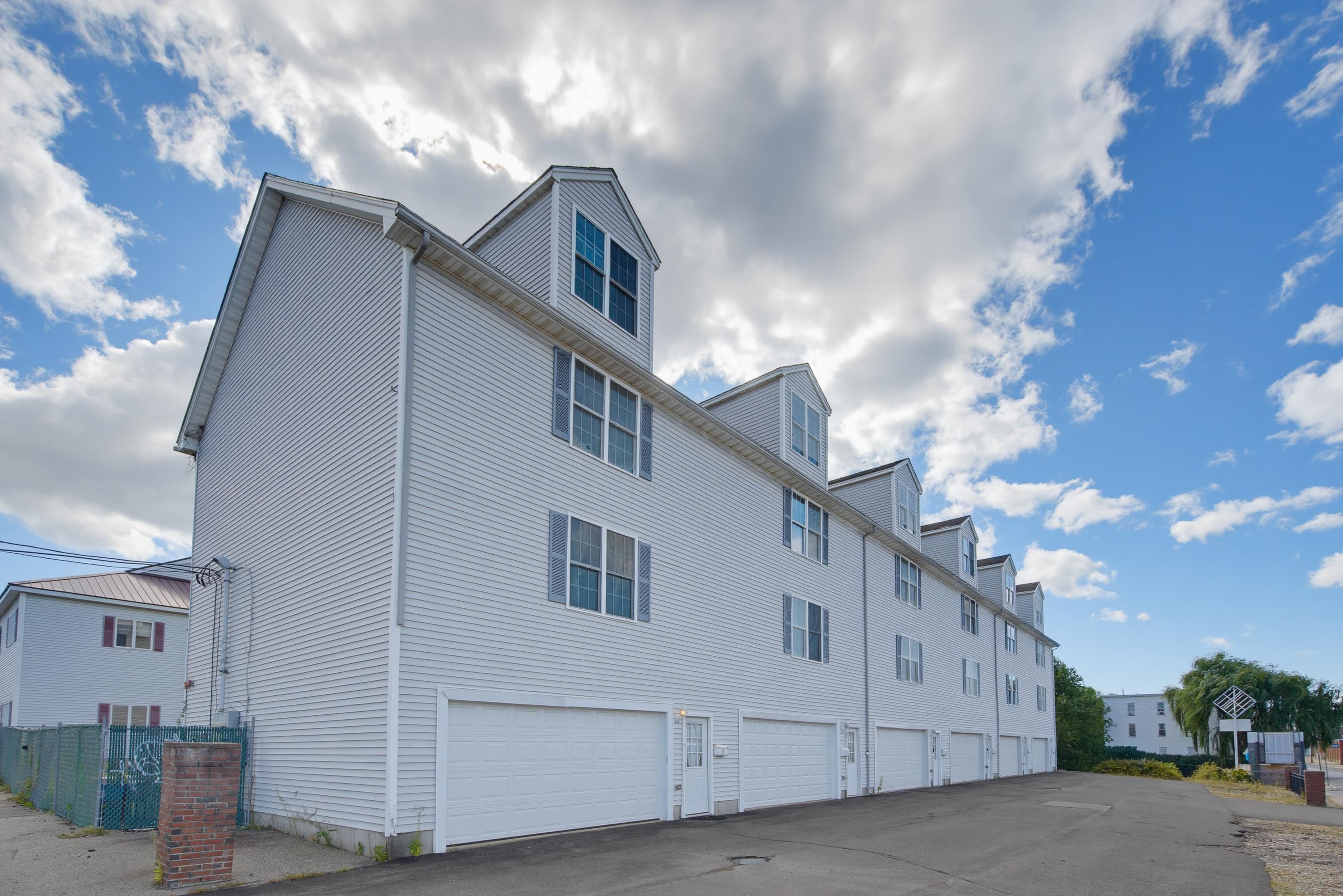 Photo 4 of Townhouse for sale at 101 Maple St #5, Manchester, NH 03103 | MLS# 5110643 | Listing updated on 2026-09-19