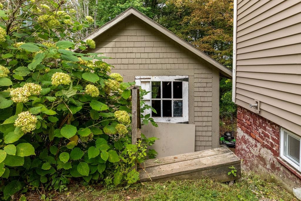 Photo 3 of Single family home for sale at 142 Maple St, Newport, NH 03773 | MLS# 5110666 | Listing updated on 2026-09-20