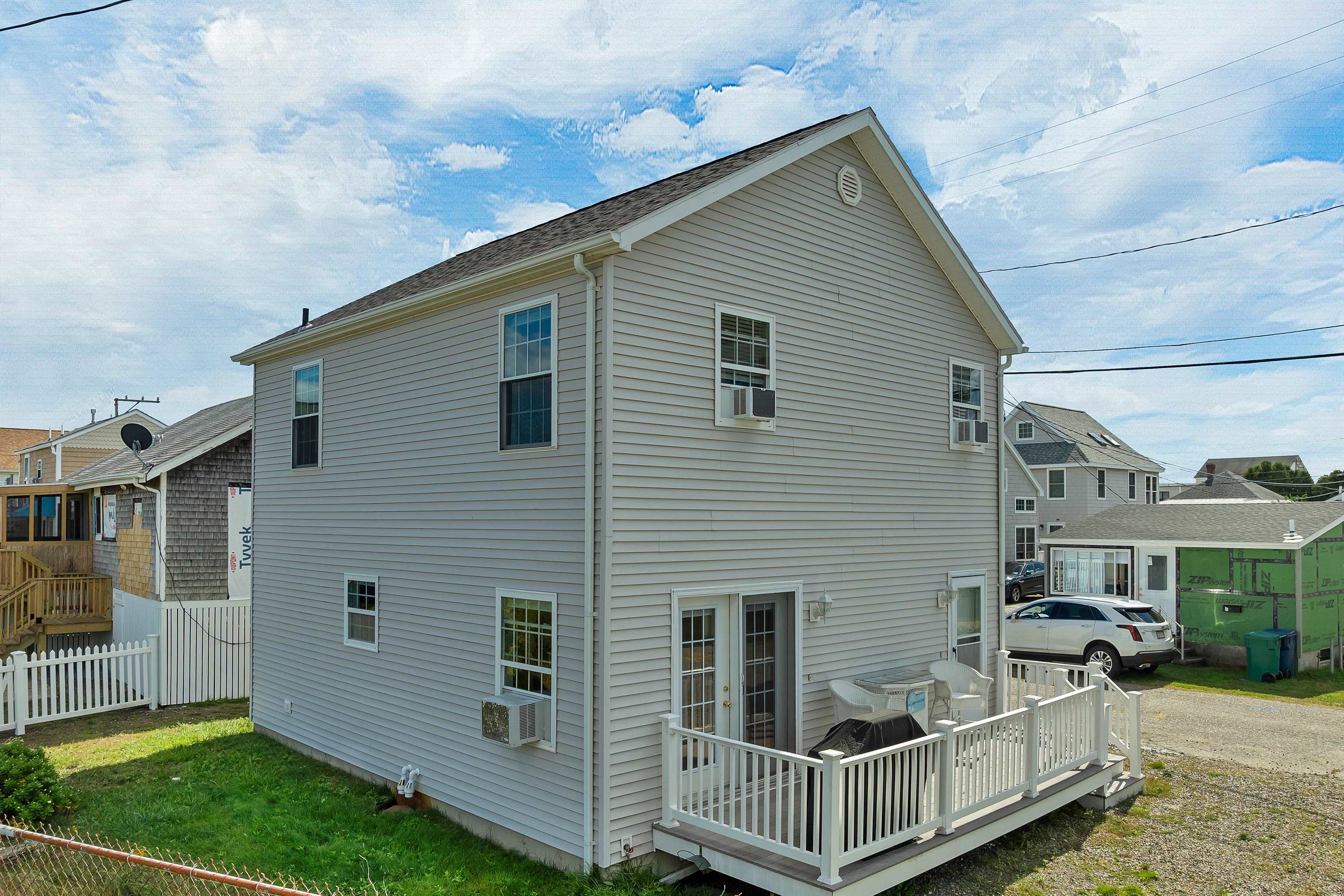 Photo 2 of Single family home for sale at 5 Chase St, Hampton, NH 03842 | MLS# 5110671 | Listing updated on 2026-09-20