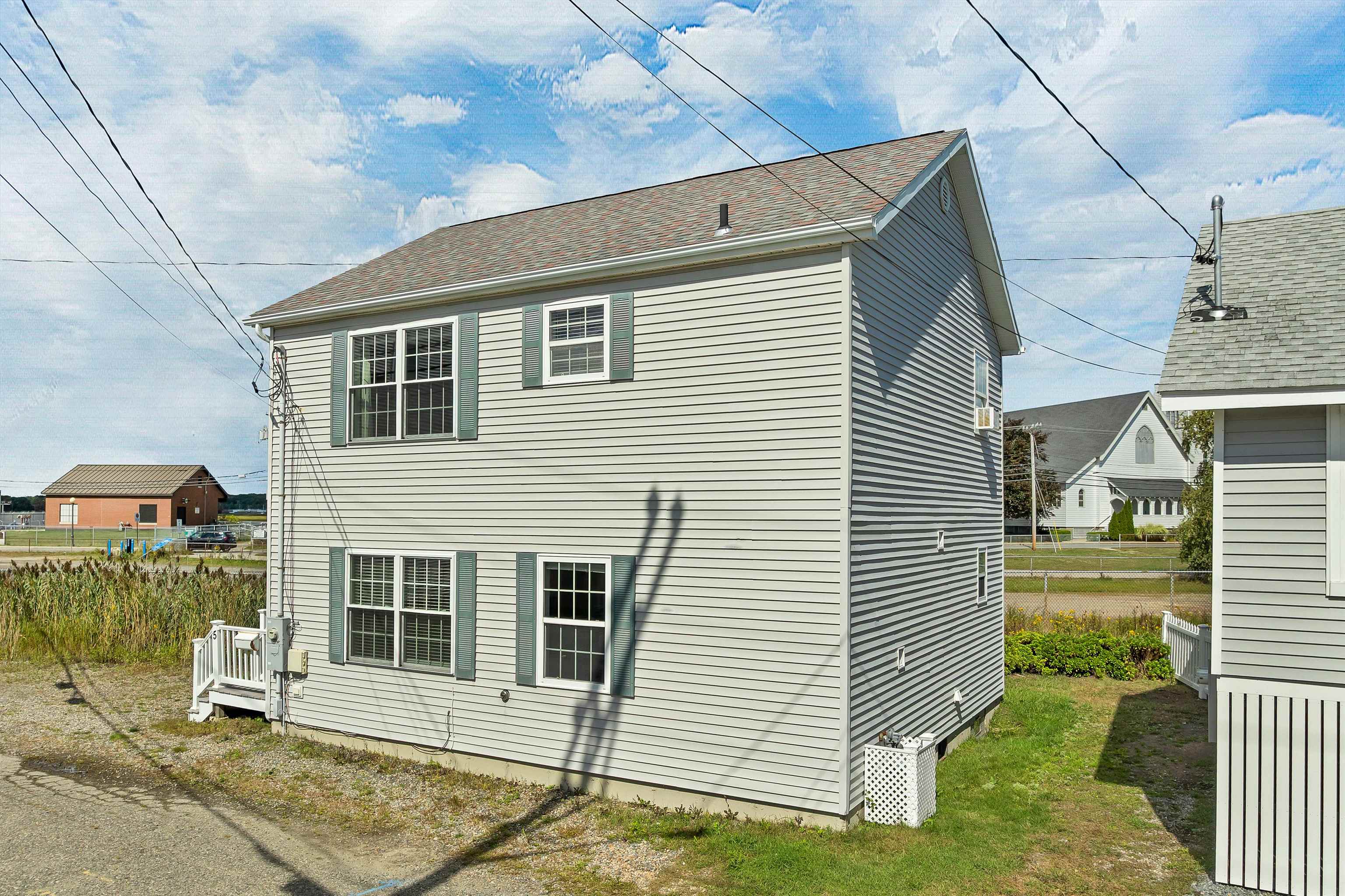 Photo 3 of Single family home for sale at 5 Chase St, Hampton, NH 03842 | MLS# 5110671 | Listing updated on 2026-09-20