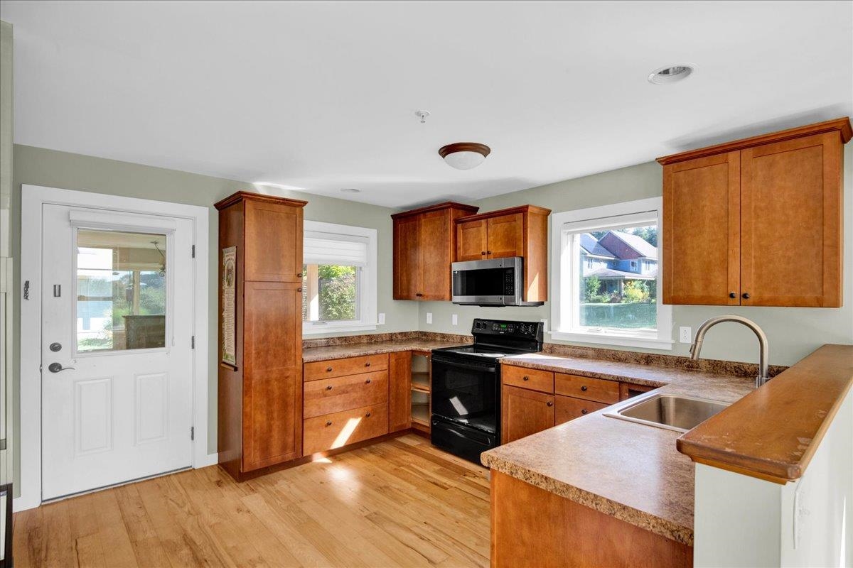 Photo 3 of Townhouse for sale at 24 Comn Way, Charlotte, VT 05445 | MLS# 5110752 | Listing updated on 2026-09-21