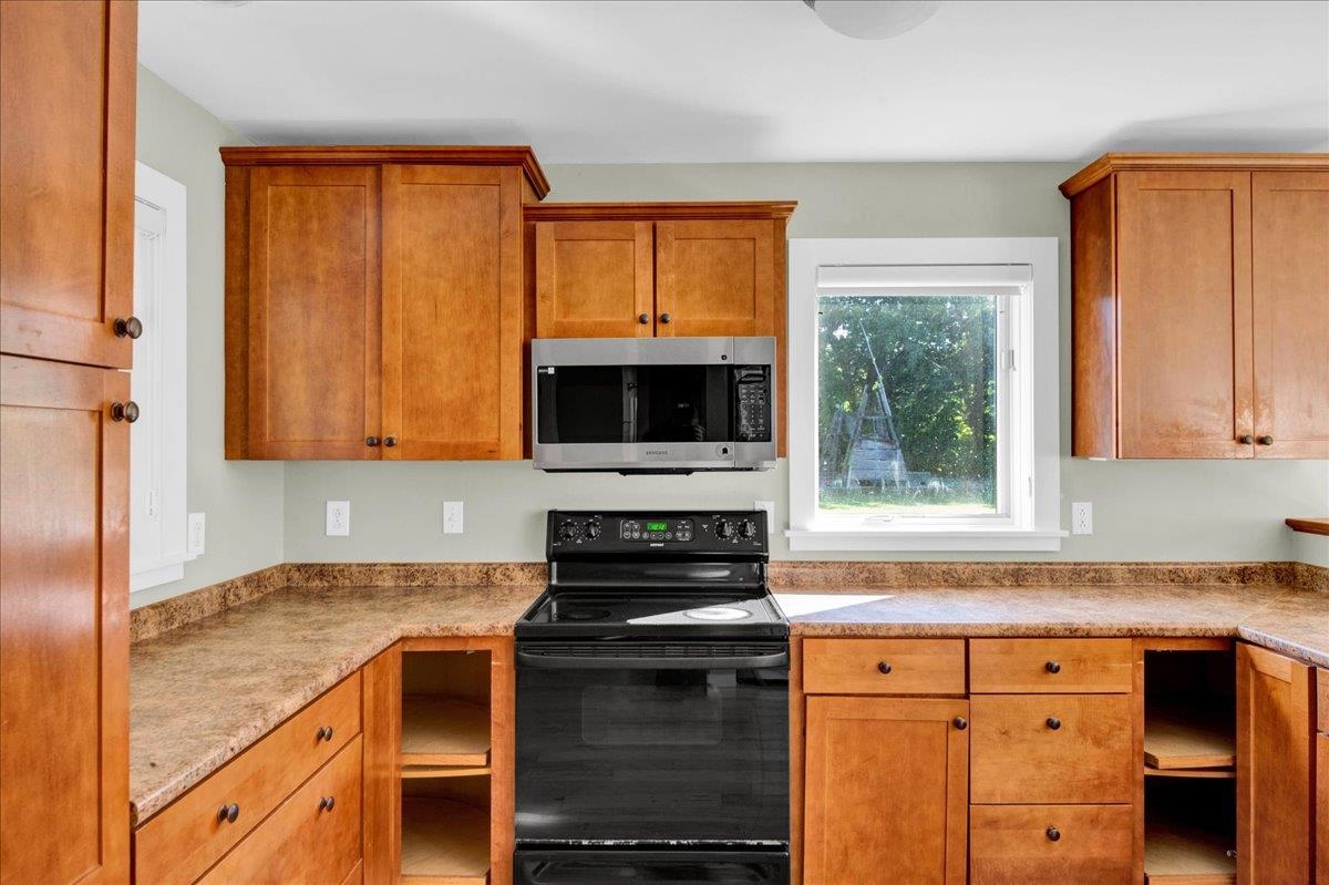 Photo 3 of Townhouse for sale at 24 Comn Way, Charlotte, VT 05445 | MLS# 5110752 | Listing updated on 2026-09-21