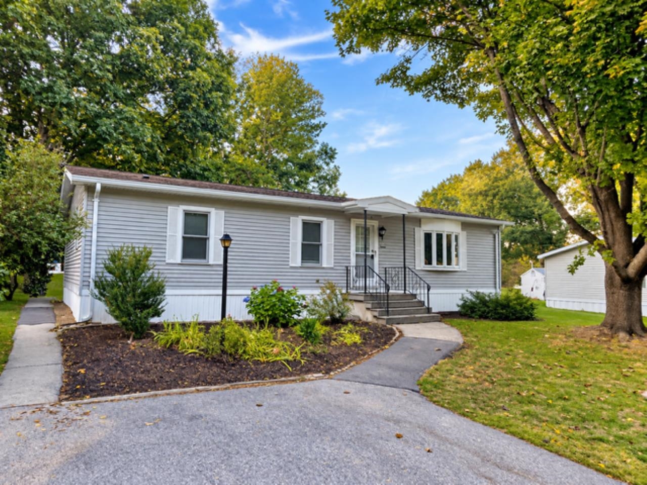 Photo 2 of Manufactured home for sale at 7 Amy Ln, Hampstead, NH 03841 | MLS# 5110956 | Listing updated on 2026-09-29
