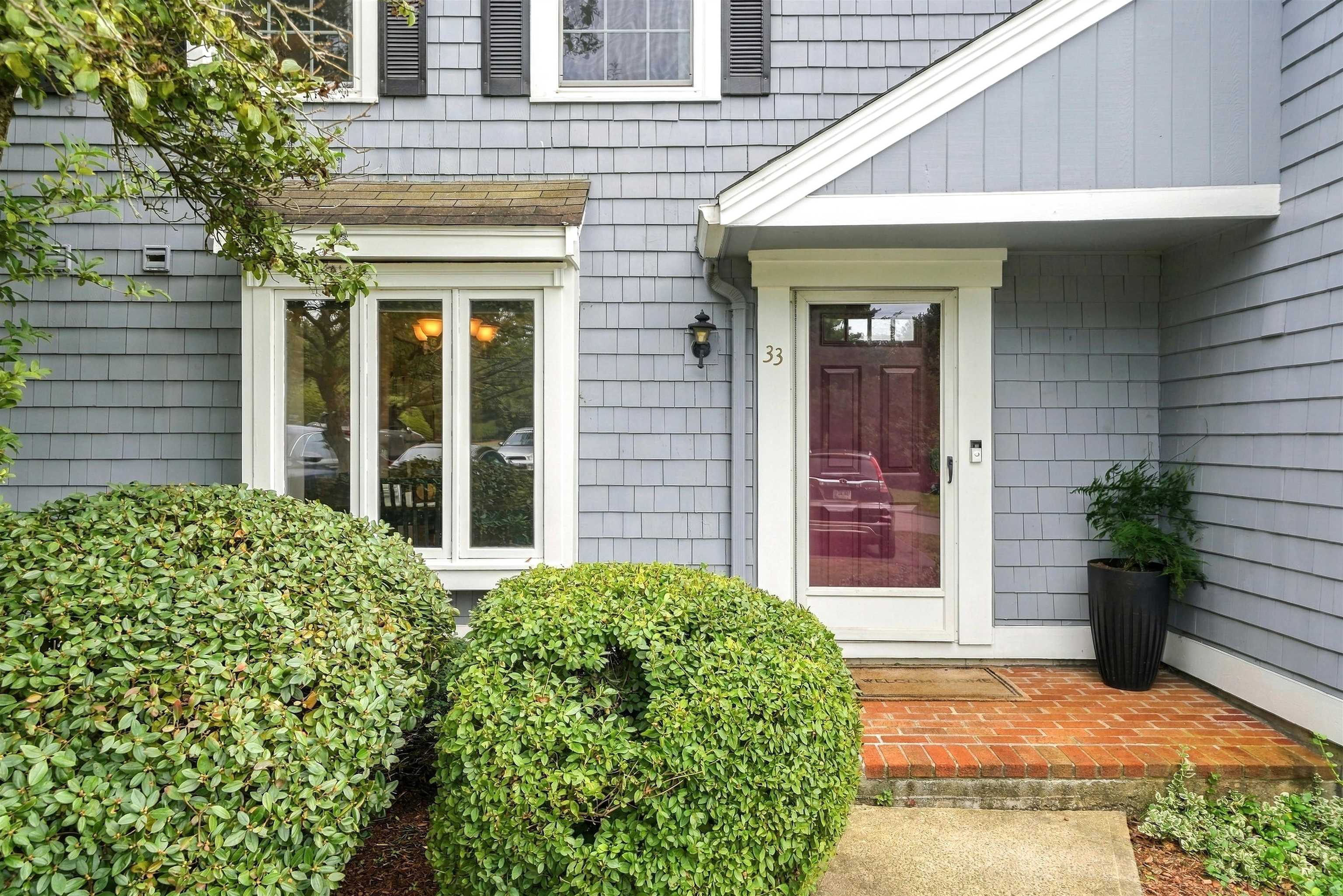 Photo 2 of Townhouse for sale at 33 Meadowview Cir, Nashua, NH 03062 | MLS# 5111087 | Listing updated on 2026-09-26