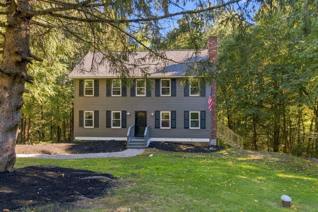 27 Hampshire Drive, Derry, NH photo 3