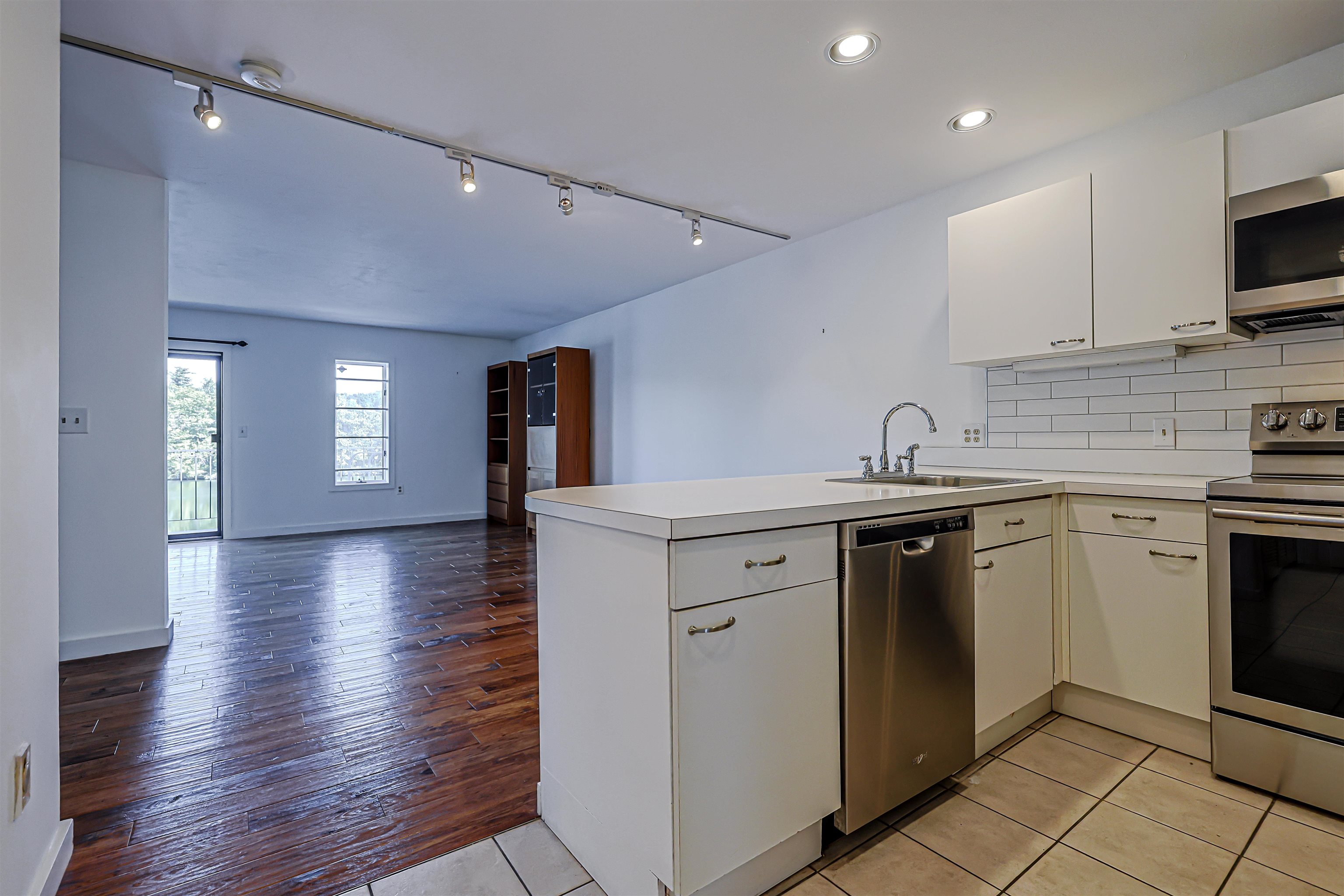Photo 3 of Condo for sale at 33 River Front Dr #7, Manchester, NH 03102 | MLS# 5111302 | Listing updated on 2026-09-24