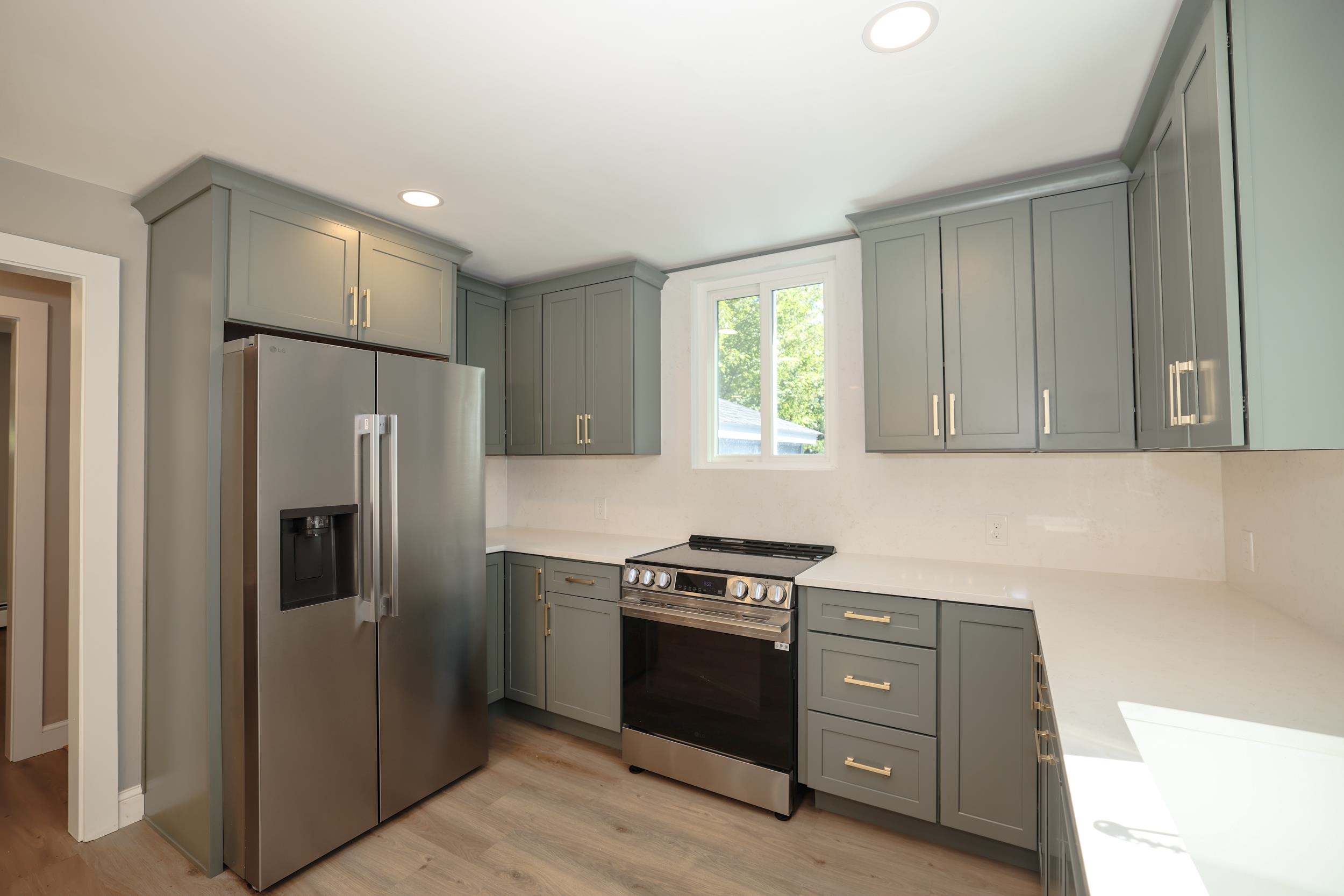 Photo 4 of Single family home for sale at 333 Cohas Ave, Manchester, NH 03109 | MLS# 5111536 | Listing updated on 2026-09-26