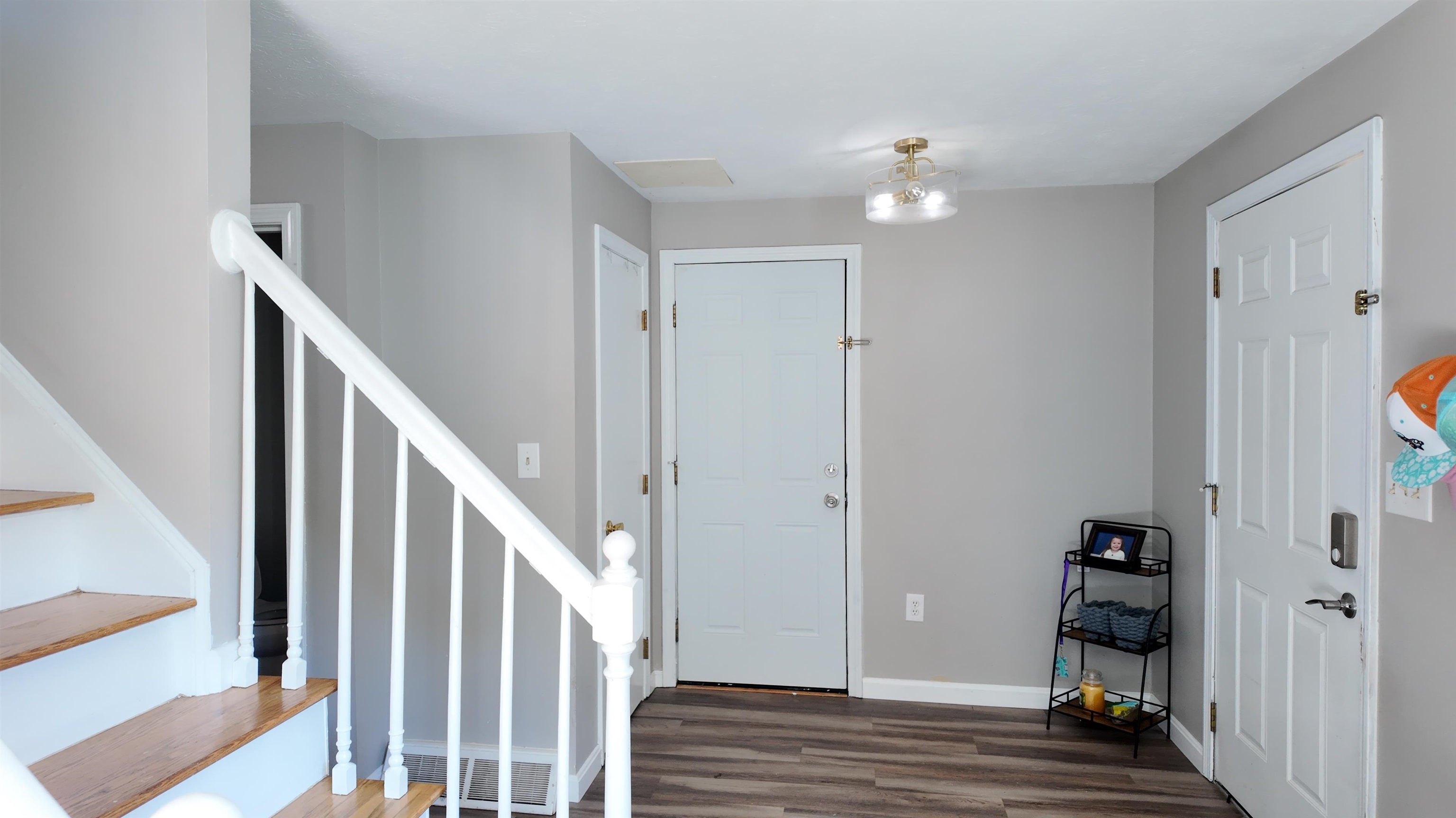 Photo 4 of Condo for sale at 9 Fenwick St, Nashua, NH 03063 | MLS# 5111589 | Listing updated on 2026-09-25