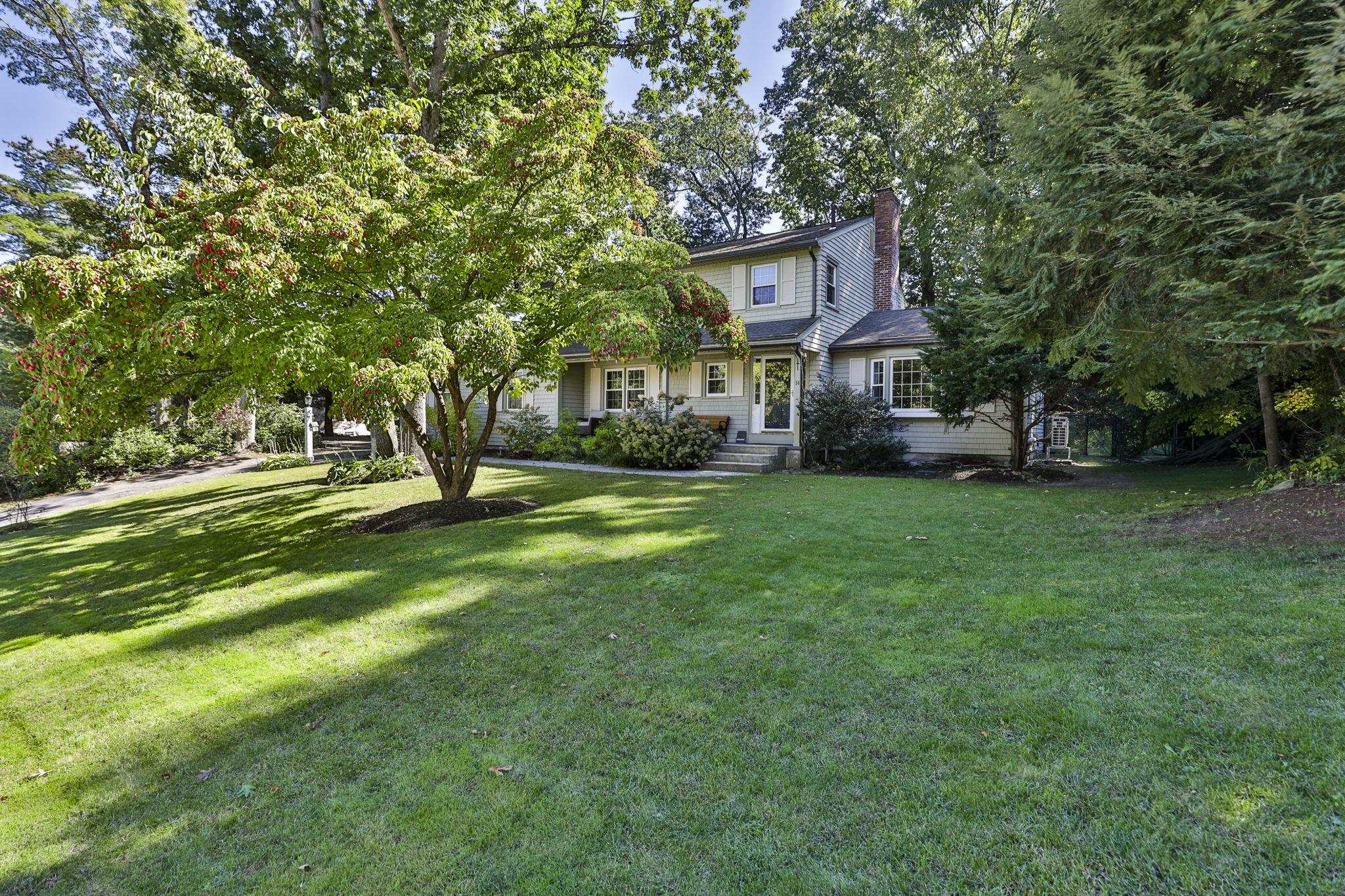 Photo 2 of Single family home for sale at 14 Birch Hl Dr, Nashua, NH 03063 | MLS# 5111597 | Listing updated on 2026-09-26