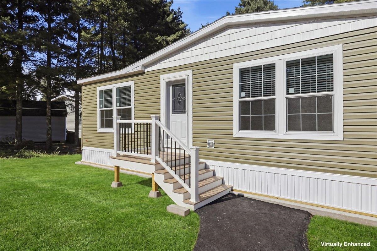 Photo 2 of Manufactured home for sale at 4 Bahl St, Nashua, NH 03063 | MLS# 5111619 | Listing updated on 2026-09-26